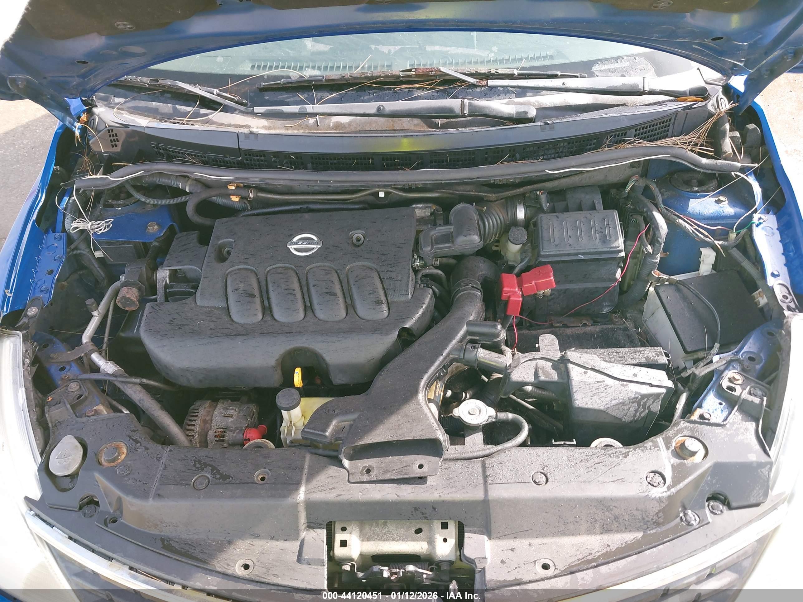 NISSAN VERSA image 10