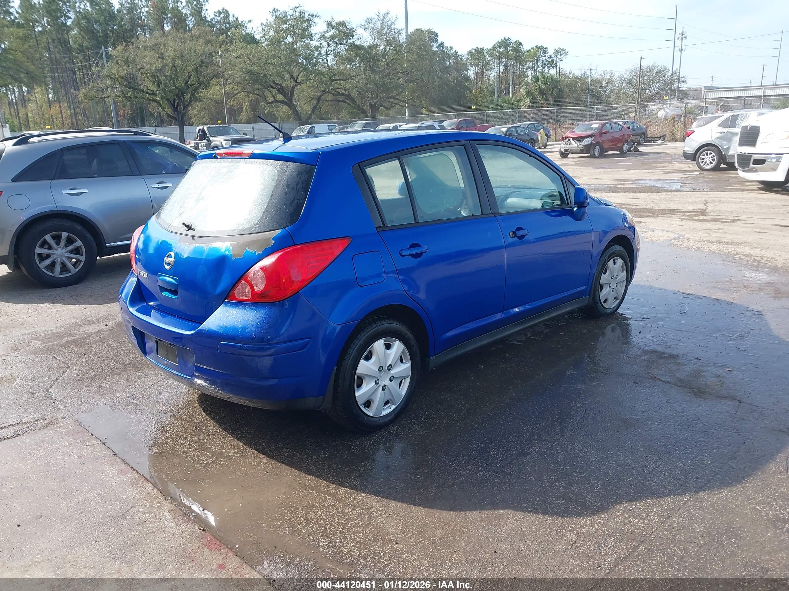 NISSAN VERSA image 4