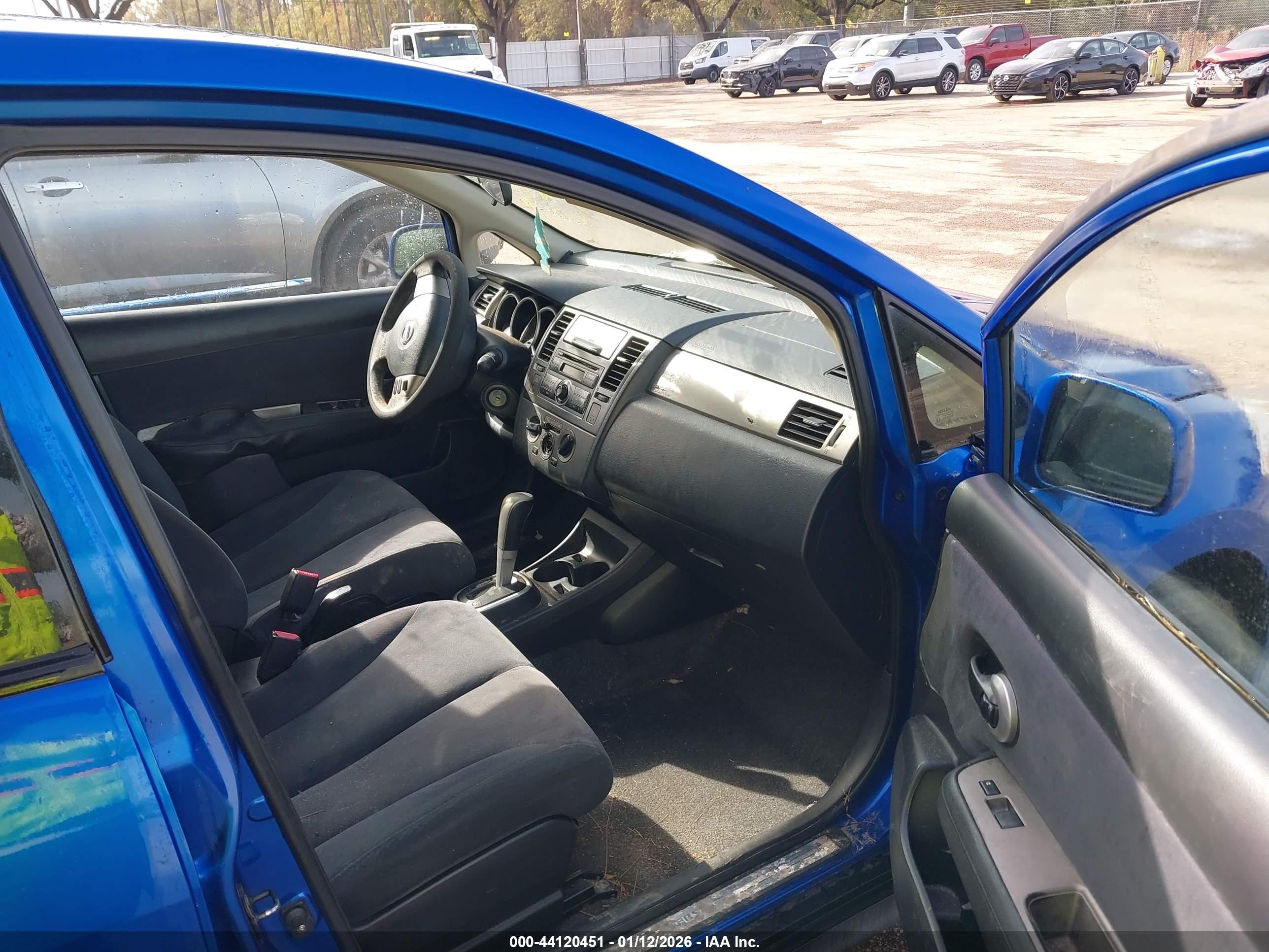 NISSAN VERSA image 5