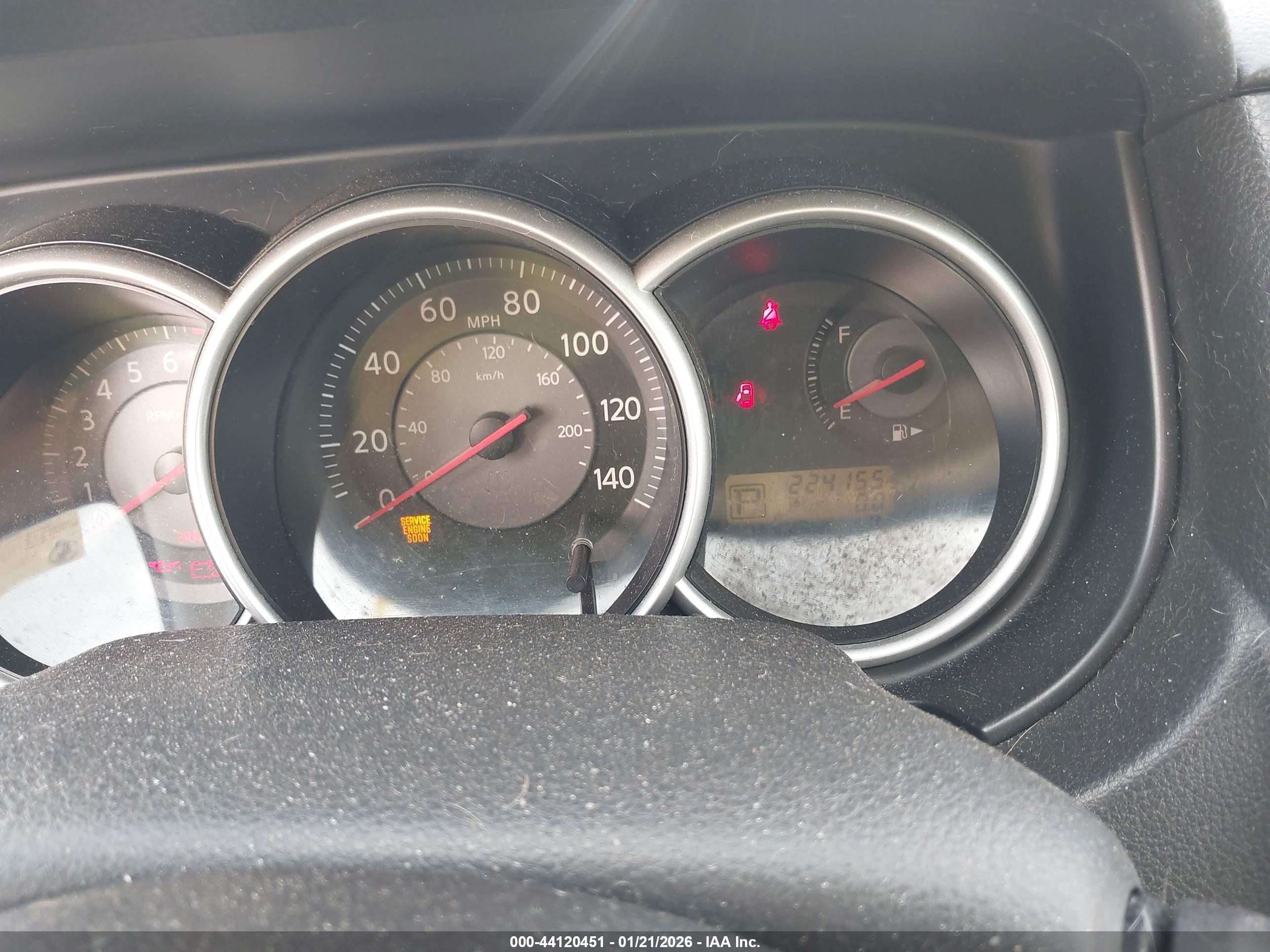 NISSAN VERSA image 7