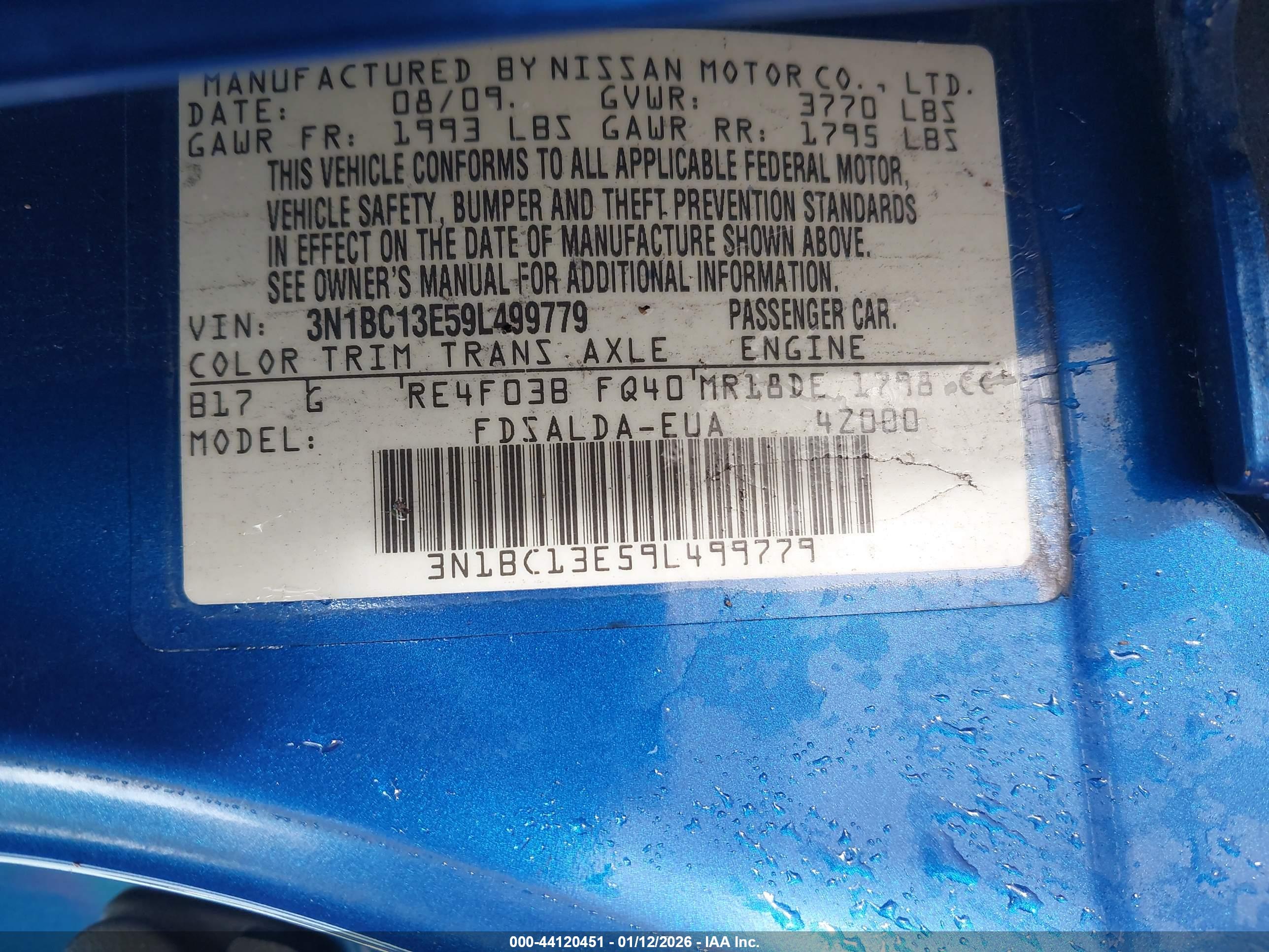 NISSAN VERSA image 9