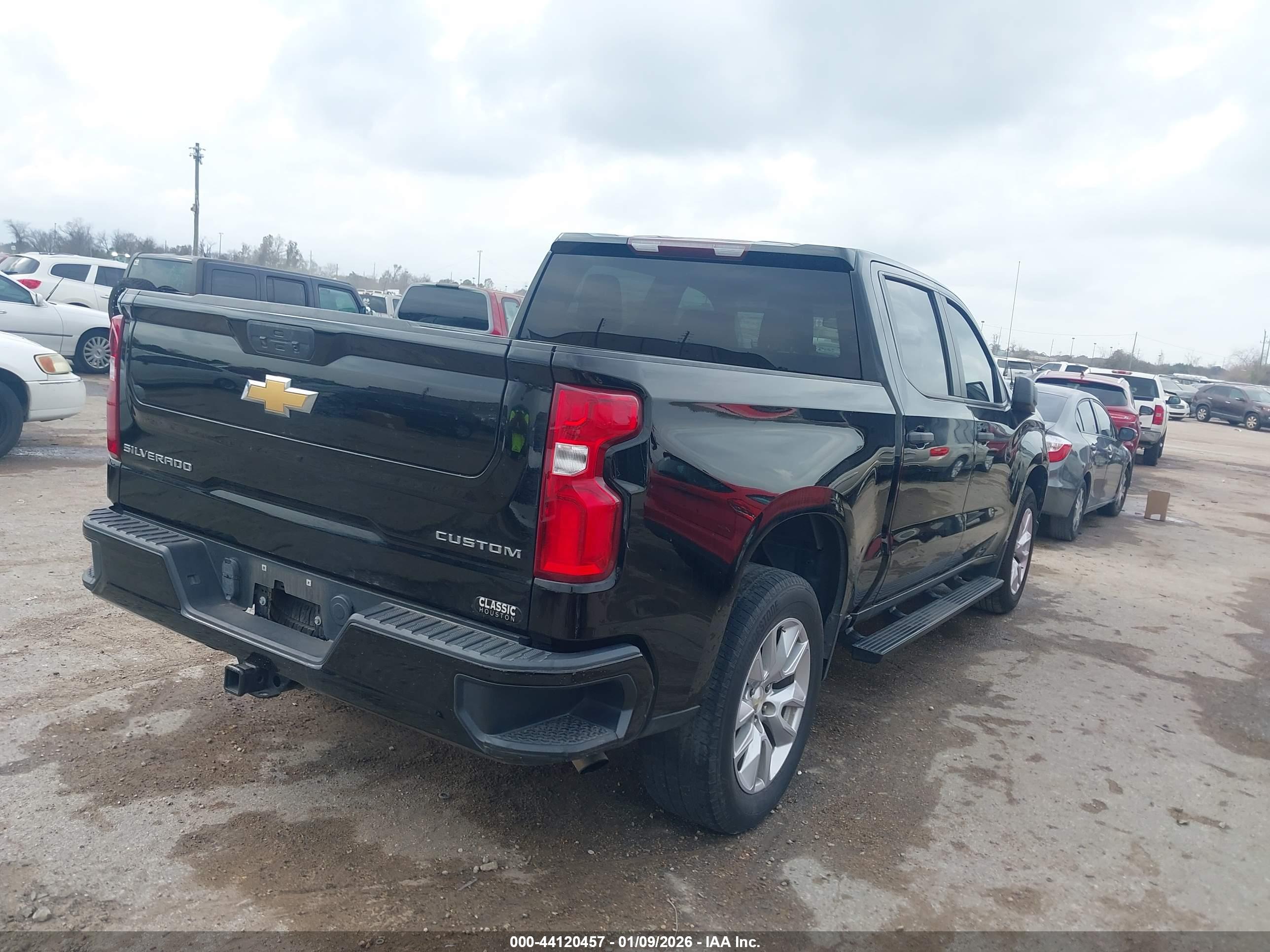 CHEVROLET SILVERADO image 4