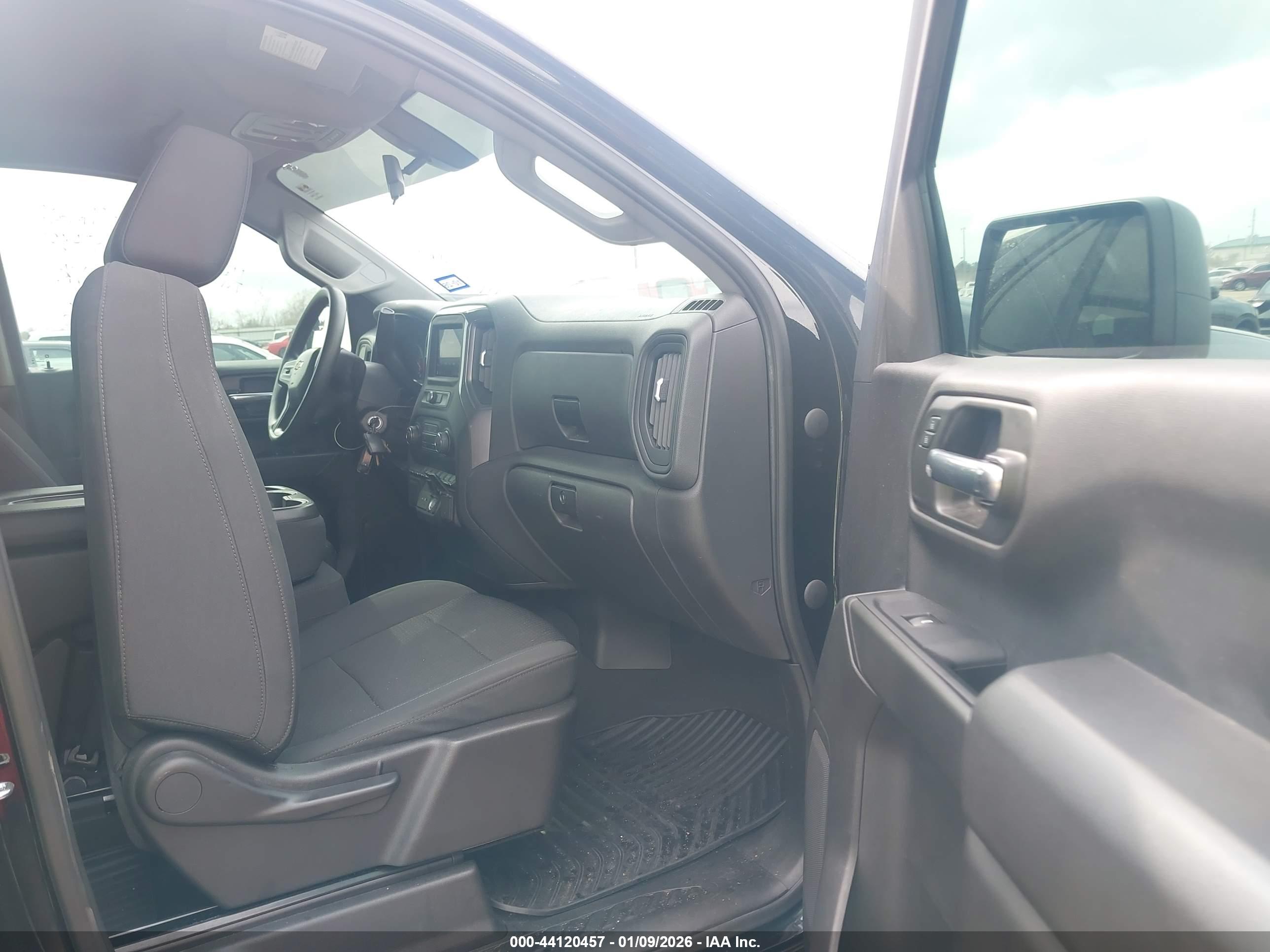 CHEVROLET SILVERADO image 5