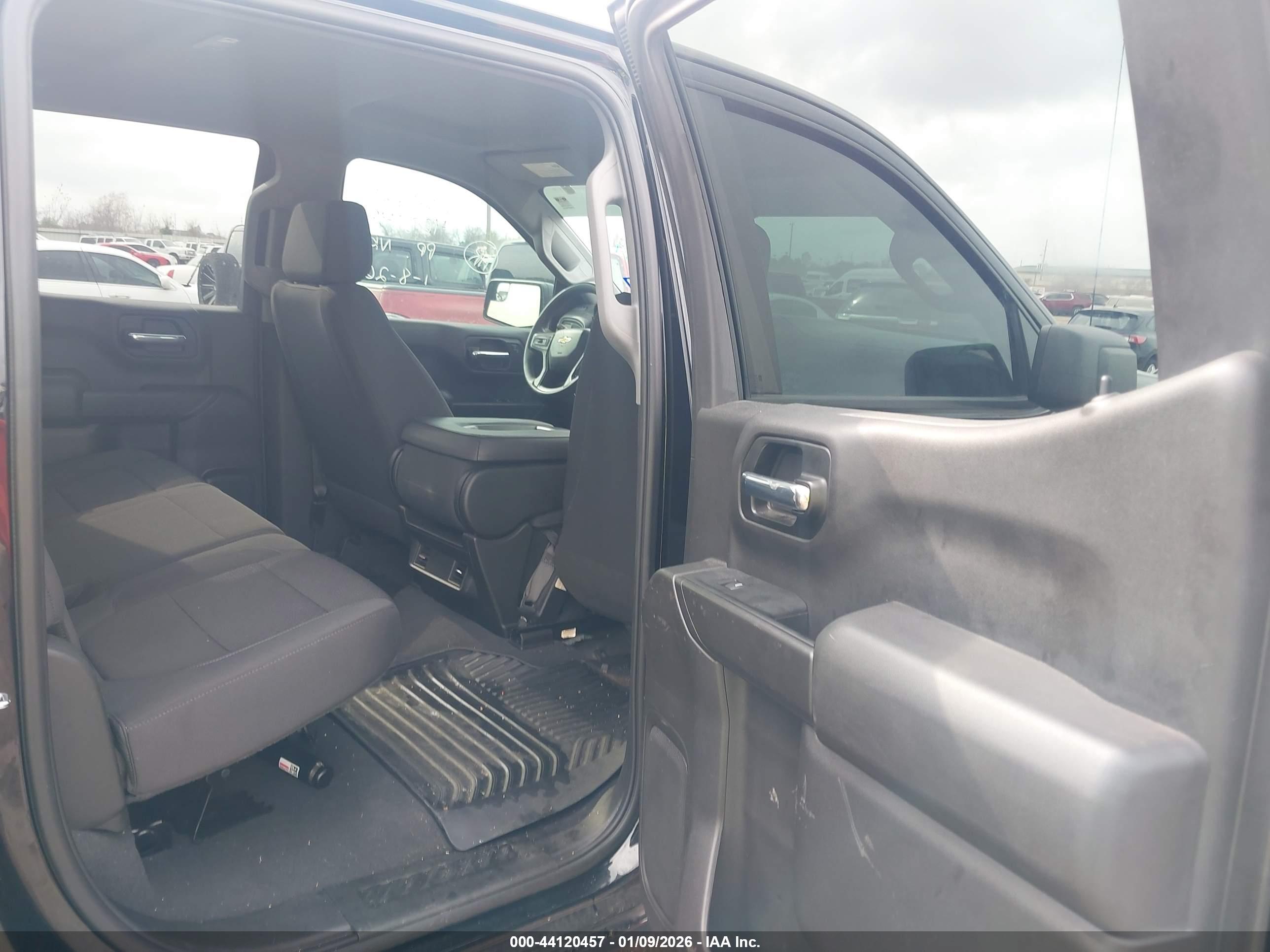 CHEVROLET SILVERADO image 8