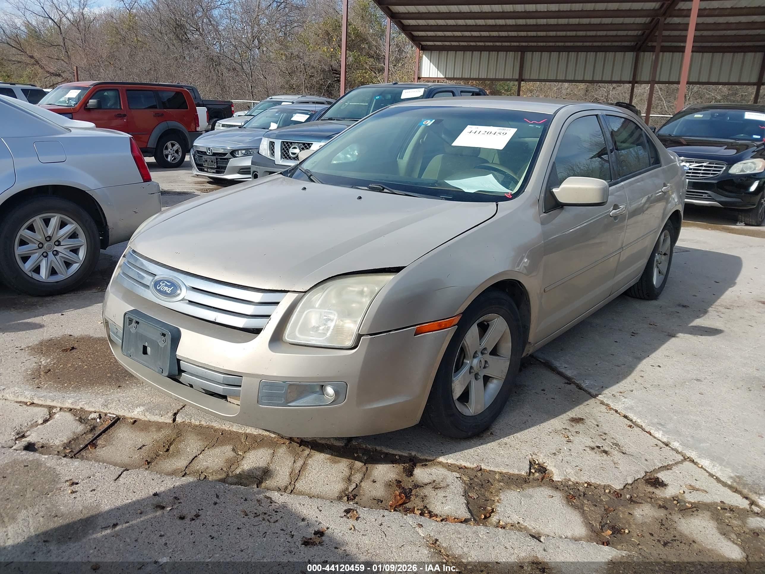 FORD FUSION image 2