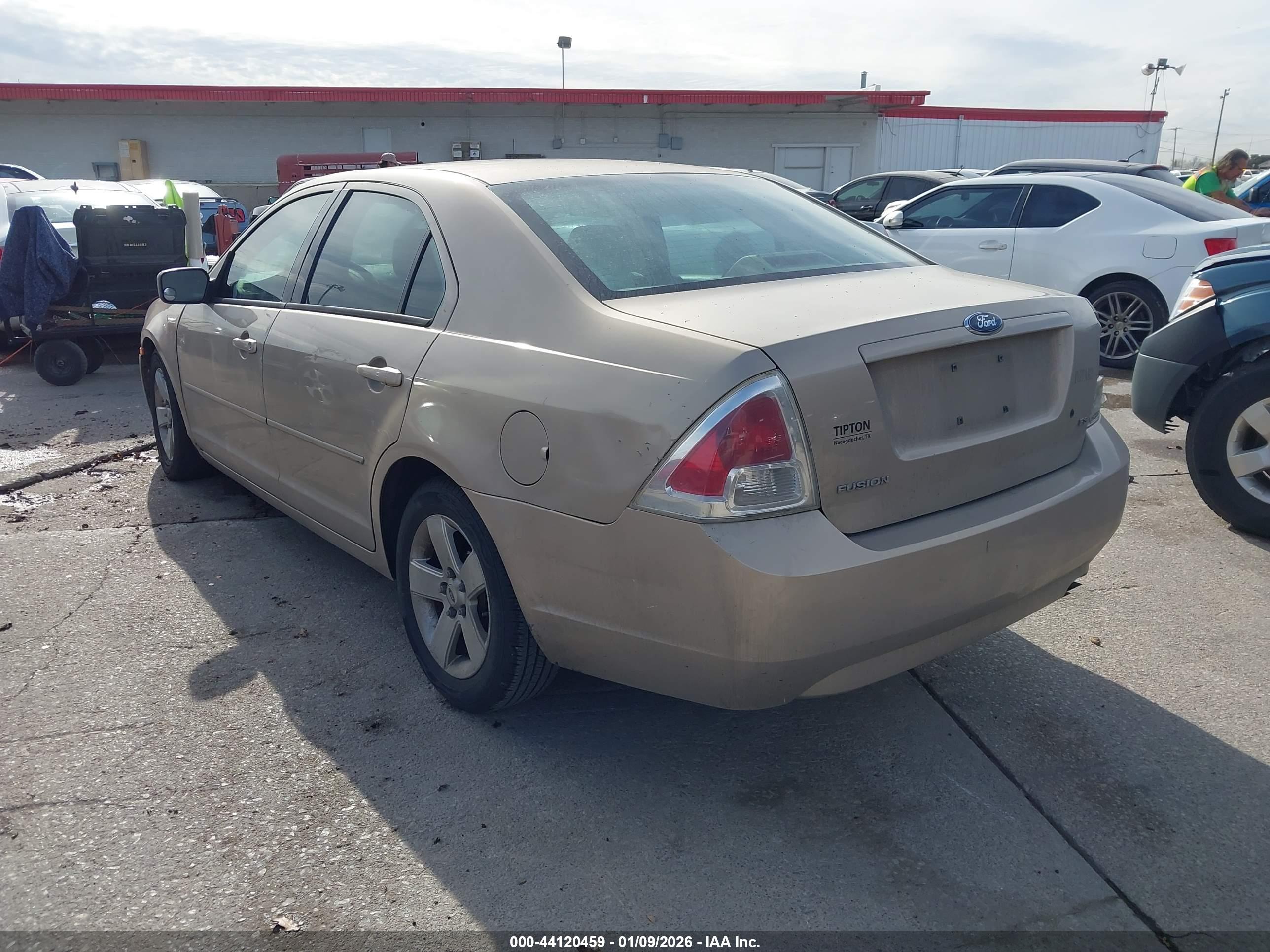 FORD FUSION image 3