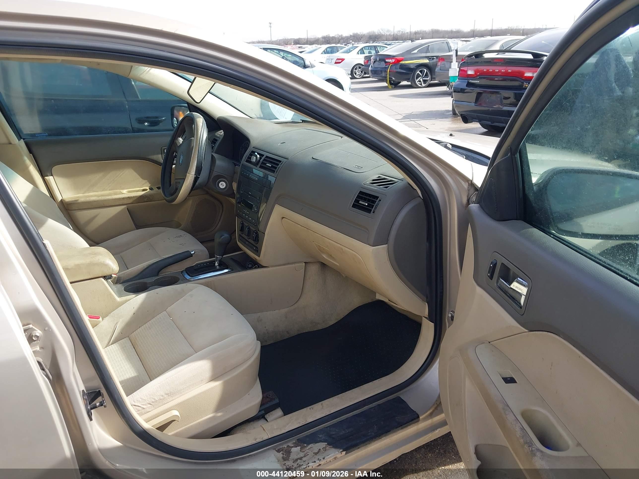 FORD FUSION image 5
