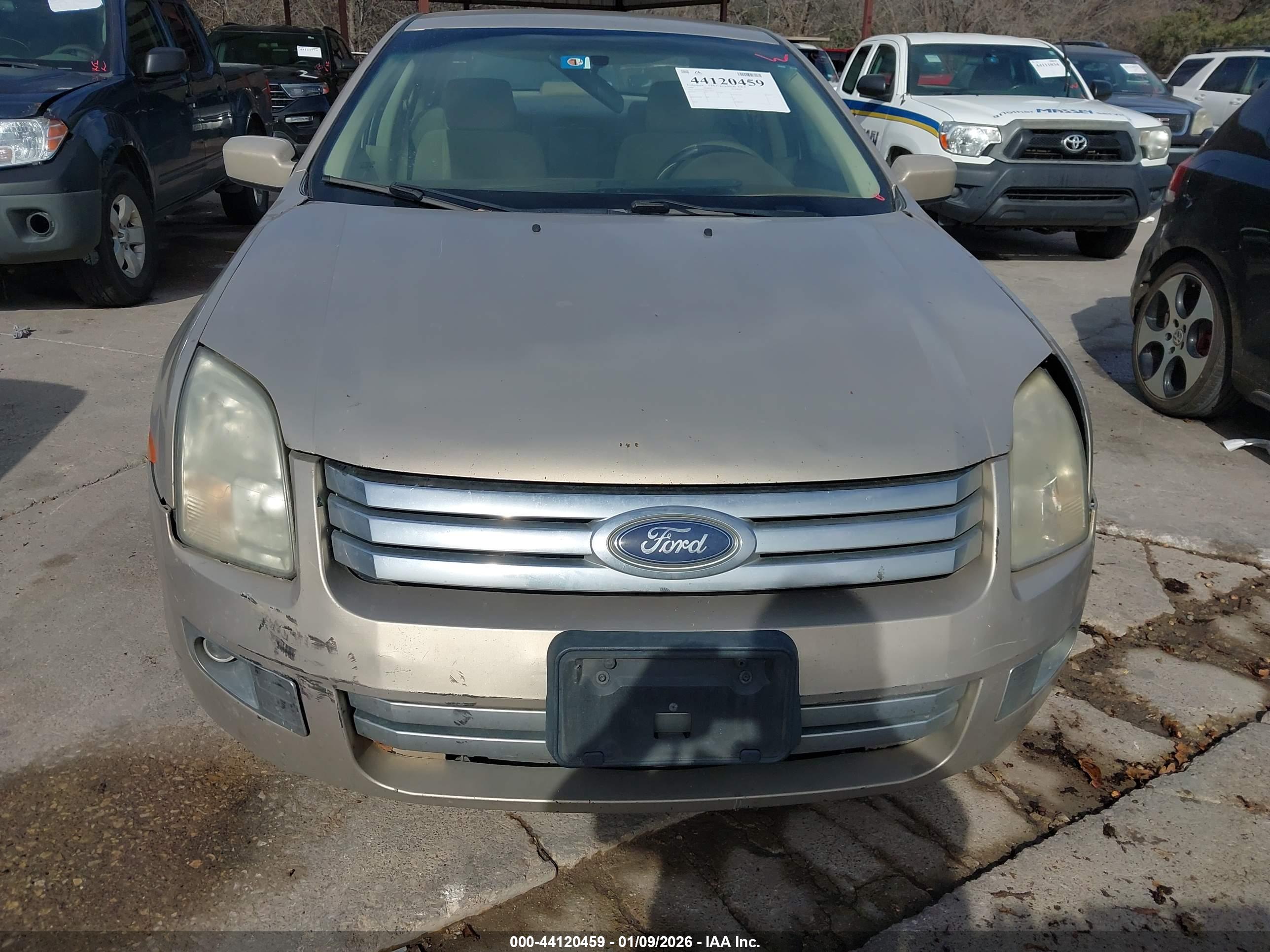 FORD FUSION image 6
