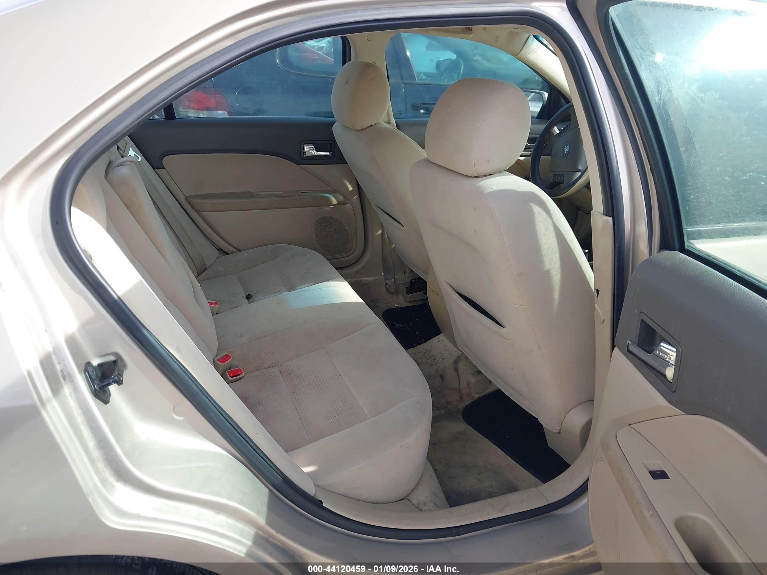 FORD FUSION image 8