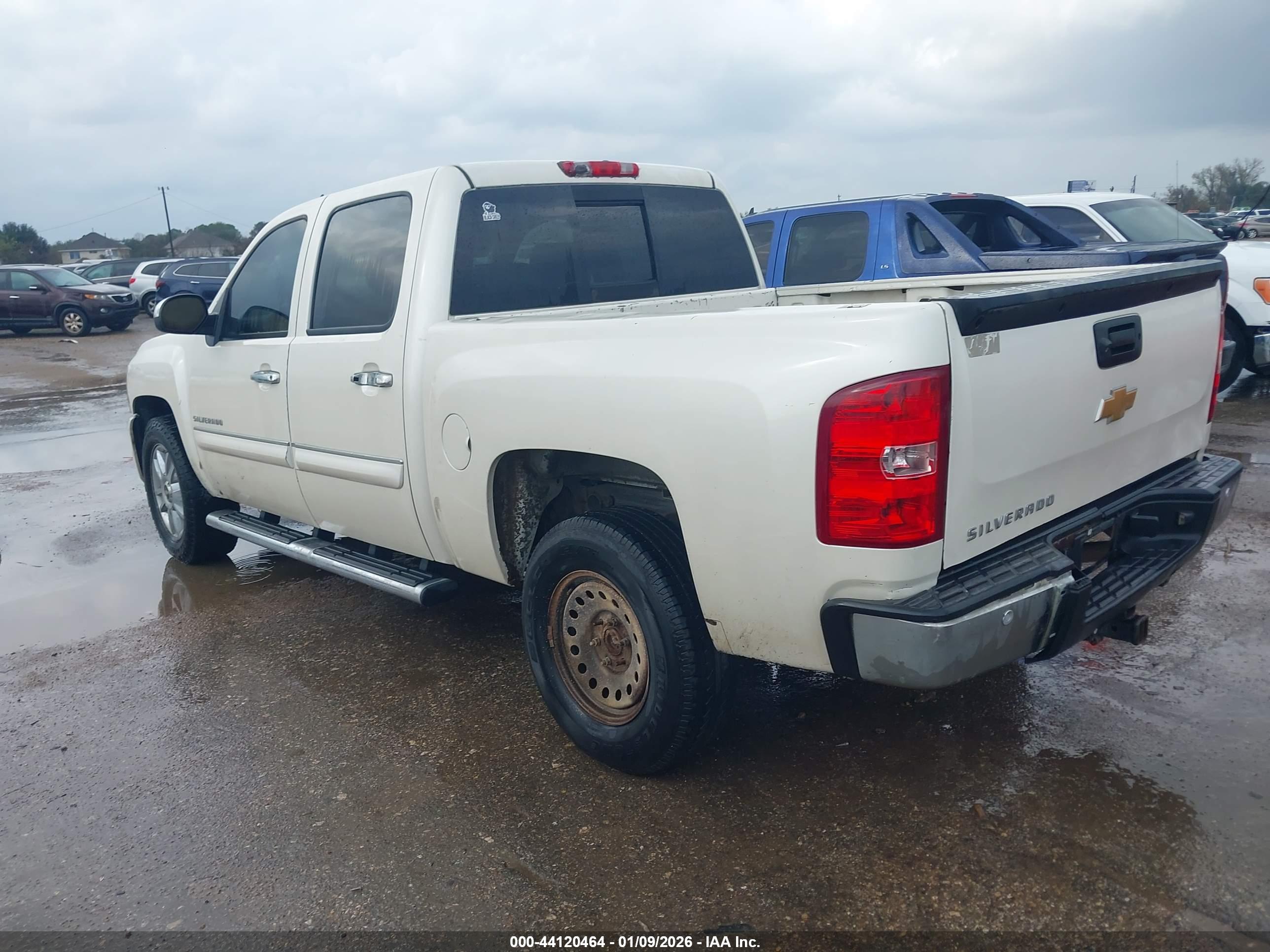 CHEVROLET SILVERADO image 3
