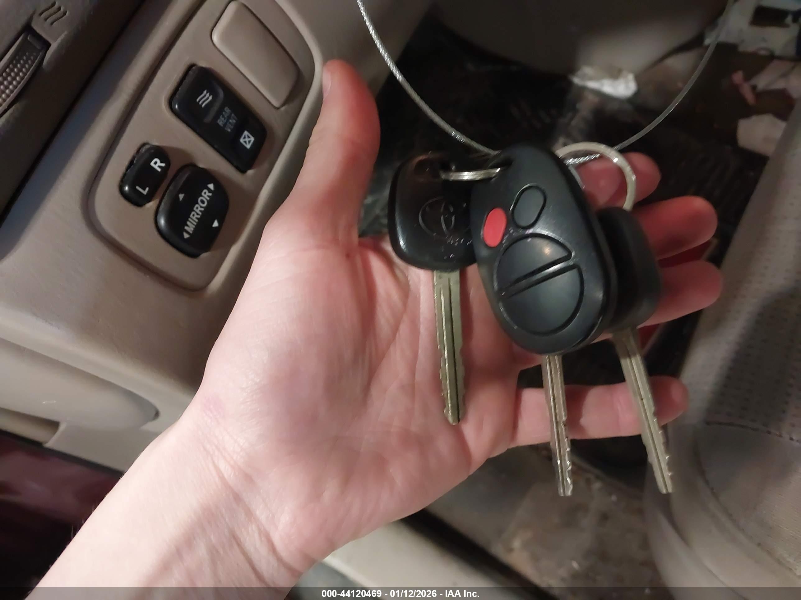 TOYOTA SIENNA image 11