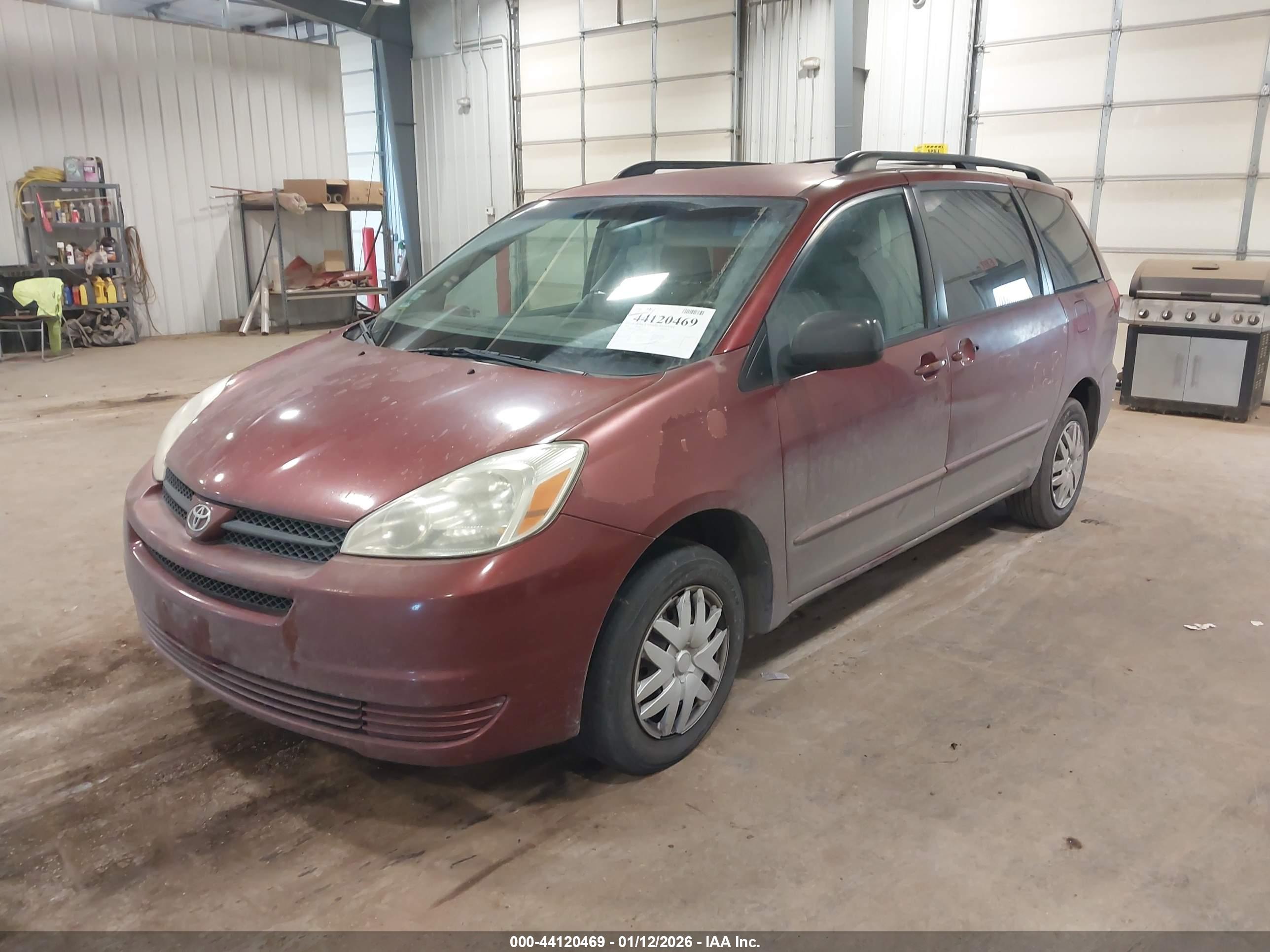 TOYOTA SIENNA image 2