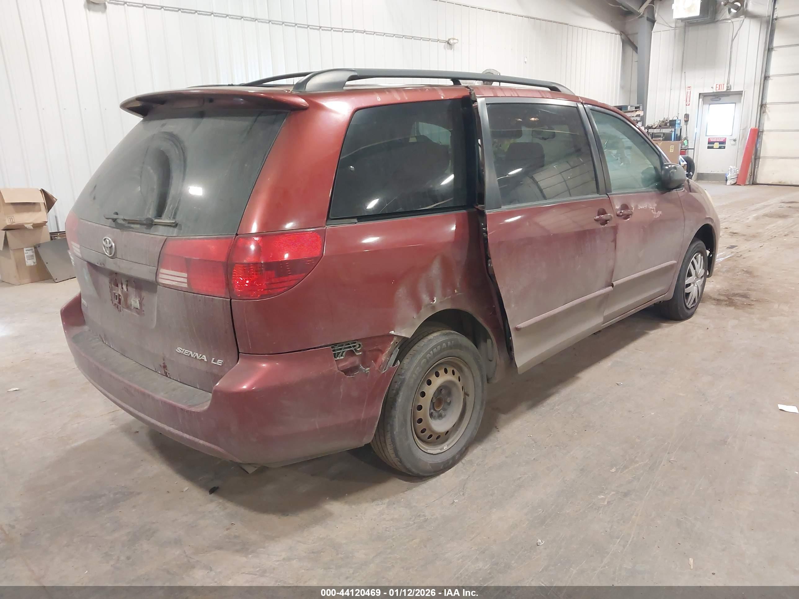 TOYOTA SIENNA image 4