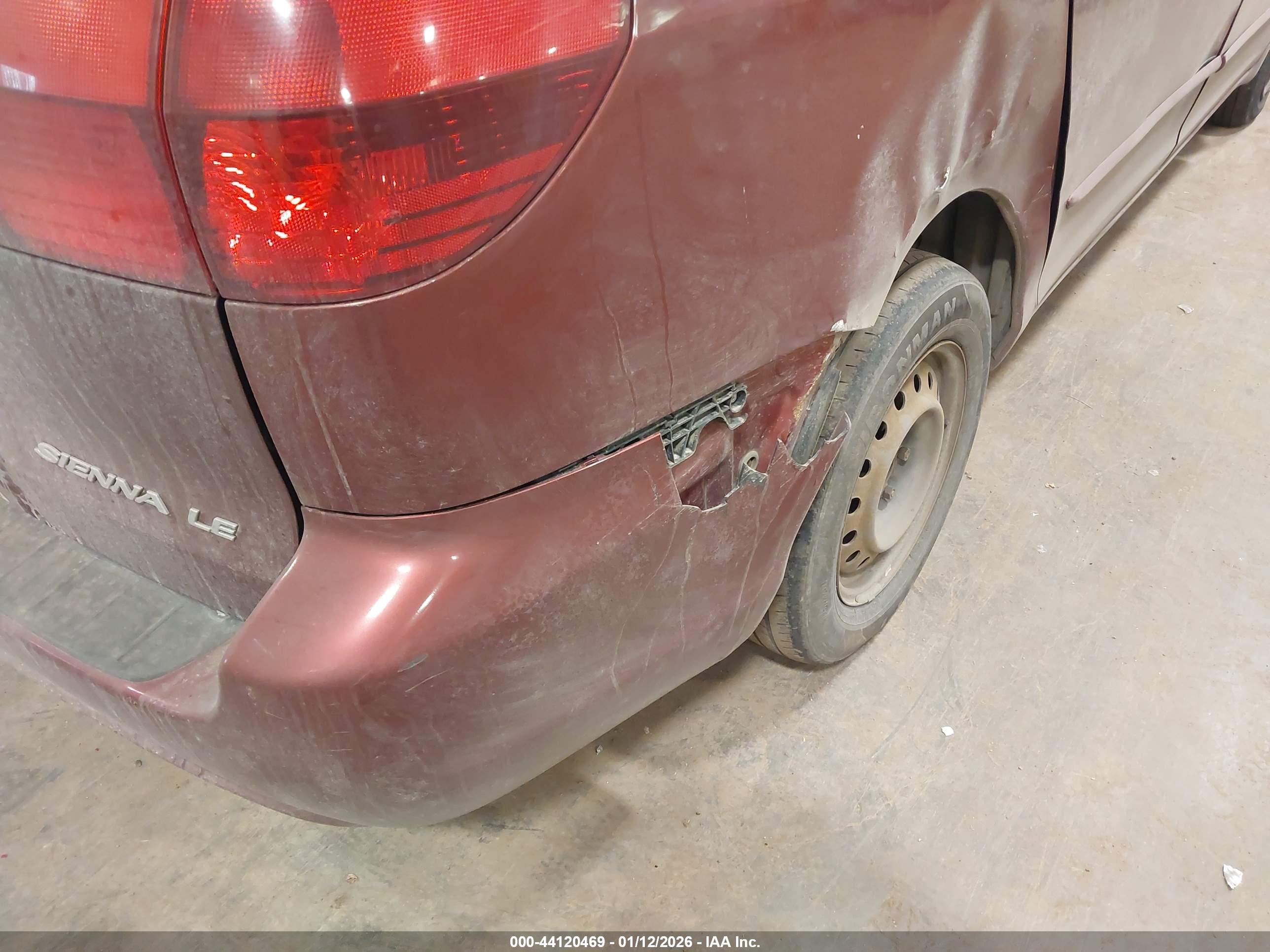 TOYOTA SIENNA image 6