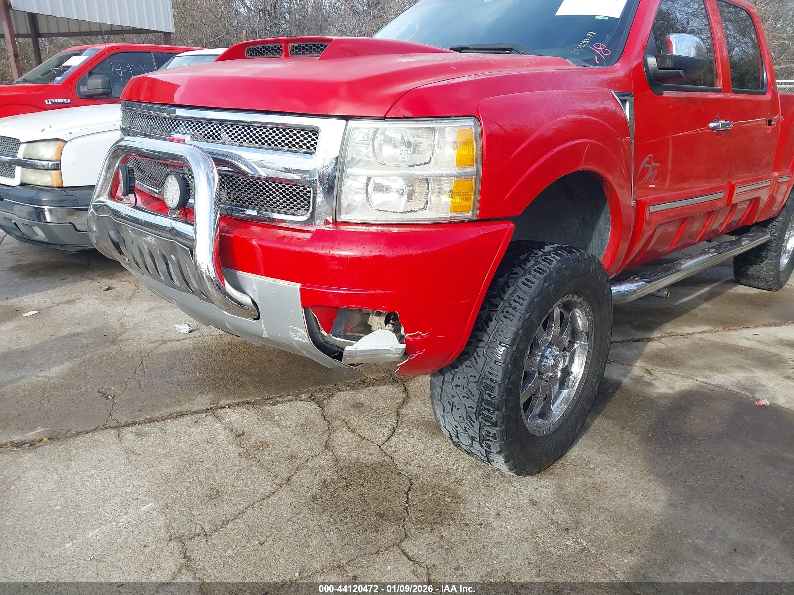 CHEVROLET SILVERADO image 6