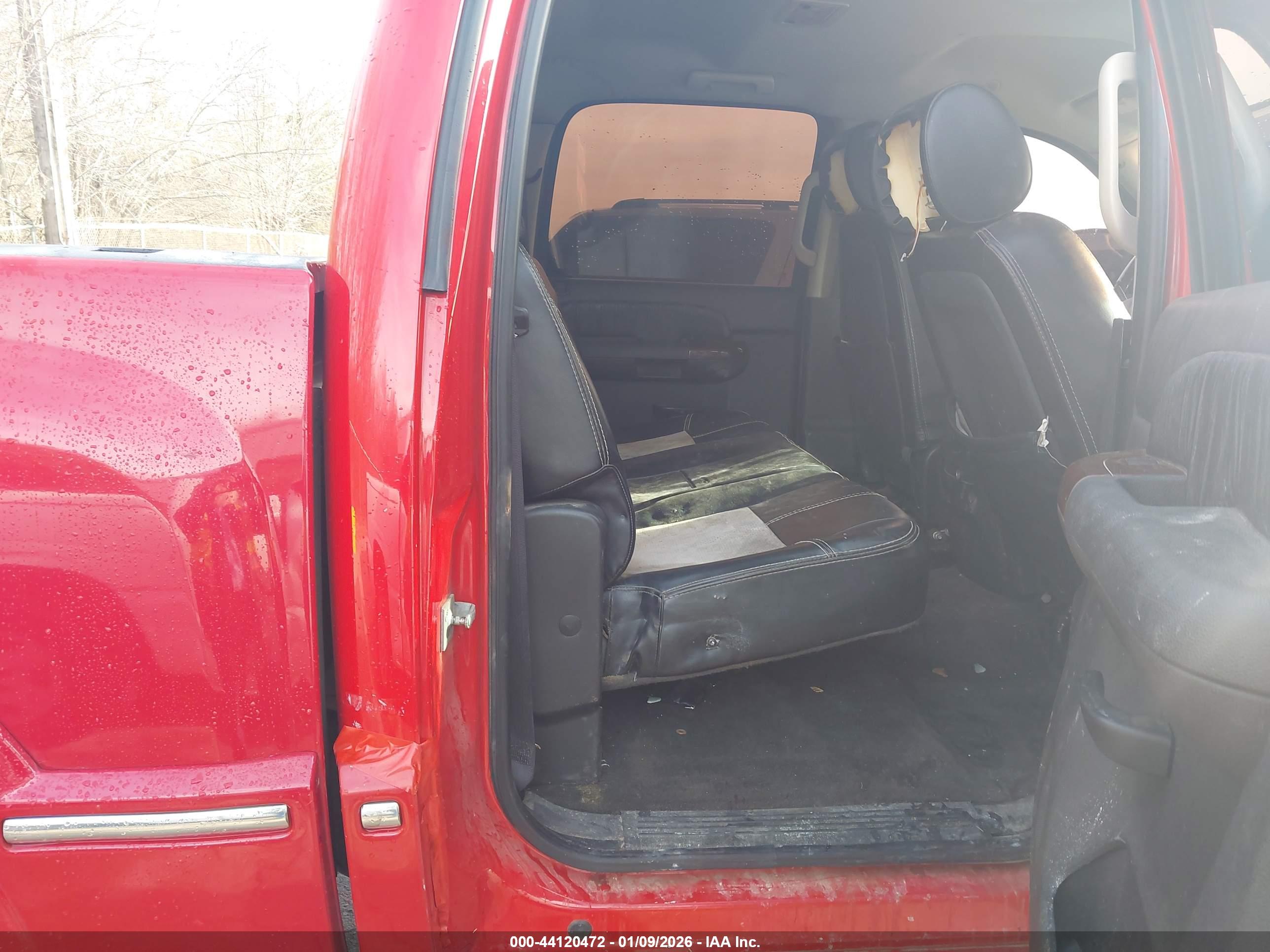 CHEVROLET SILVERADO image 8