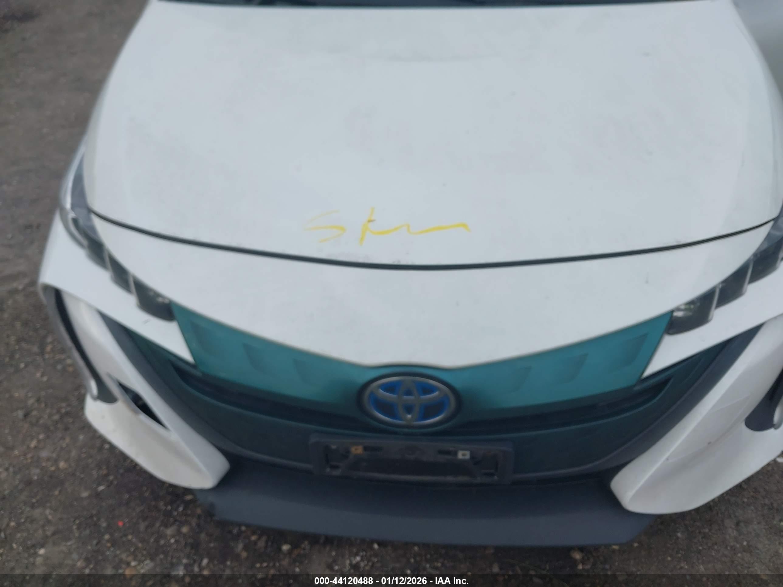TOYOTA PRIUS image 10