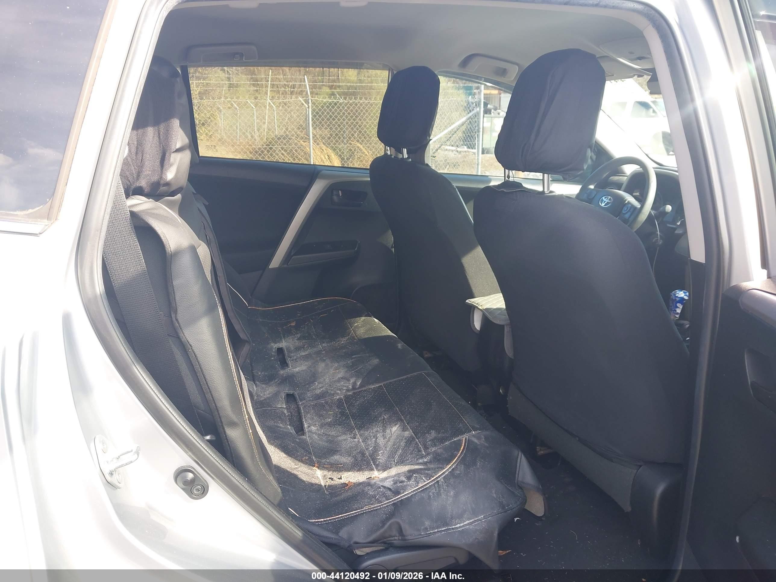 TOYOTA RAV4 image 8