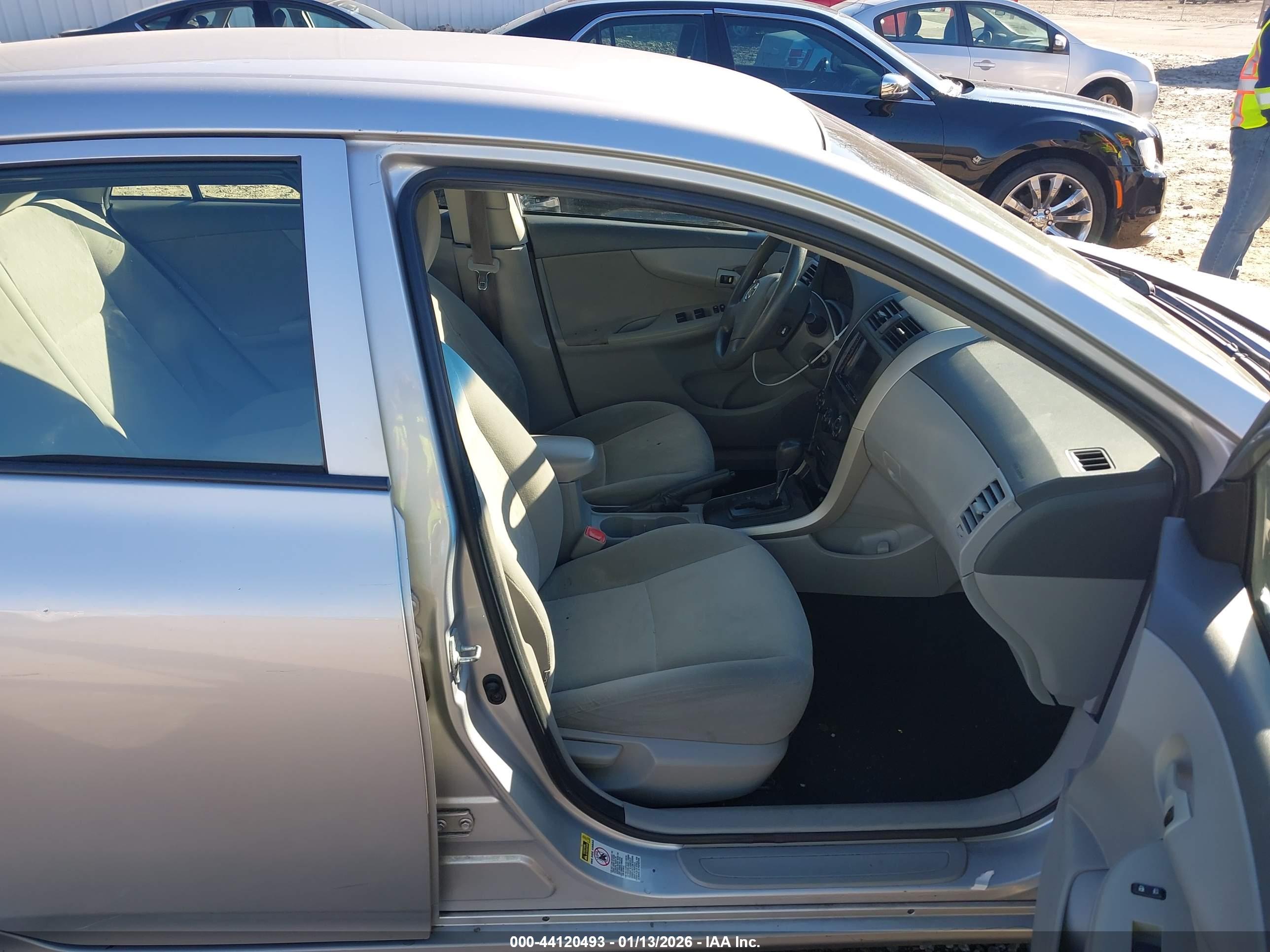 TOYOTA COROLLA image 5