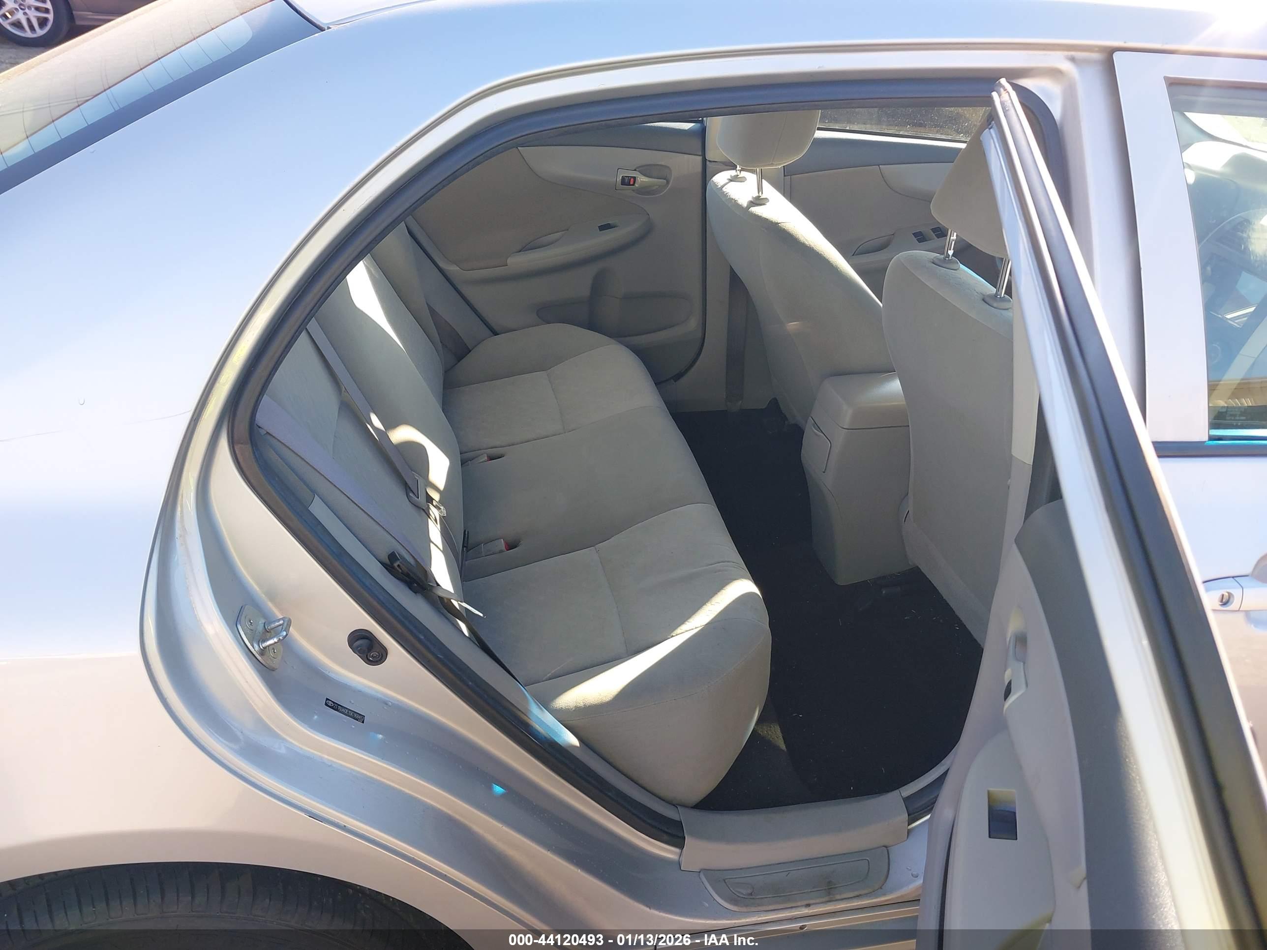 TOYOTA COROLLA image 8