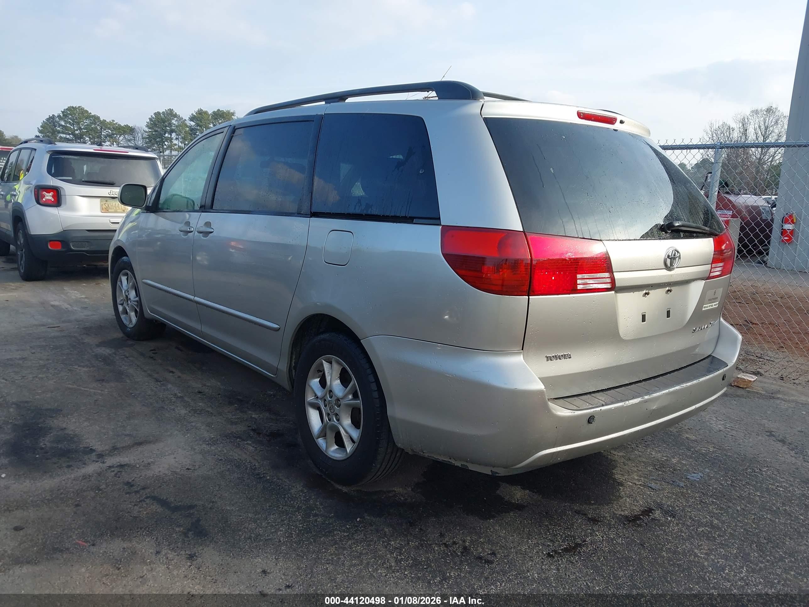 TOYOTA SIENNA image 3
