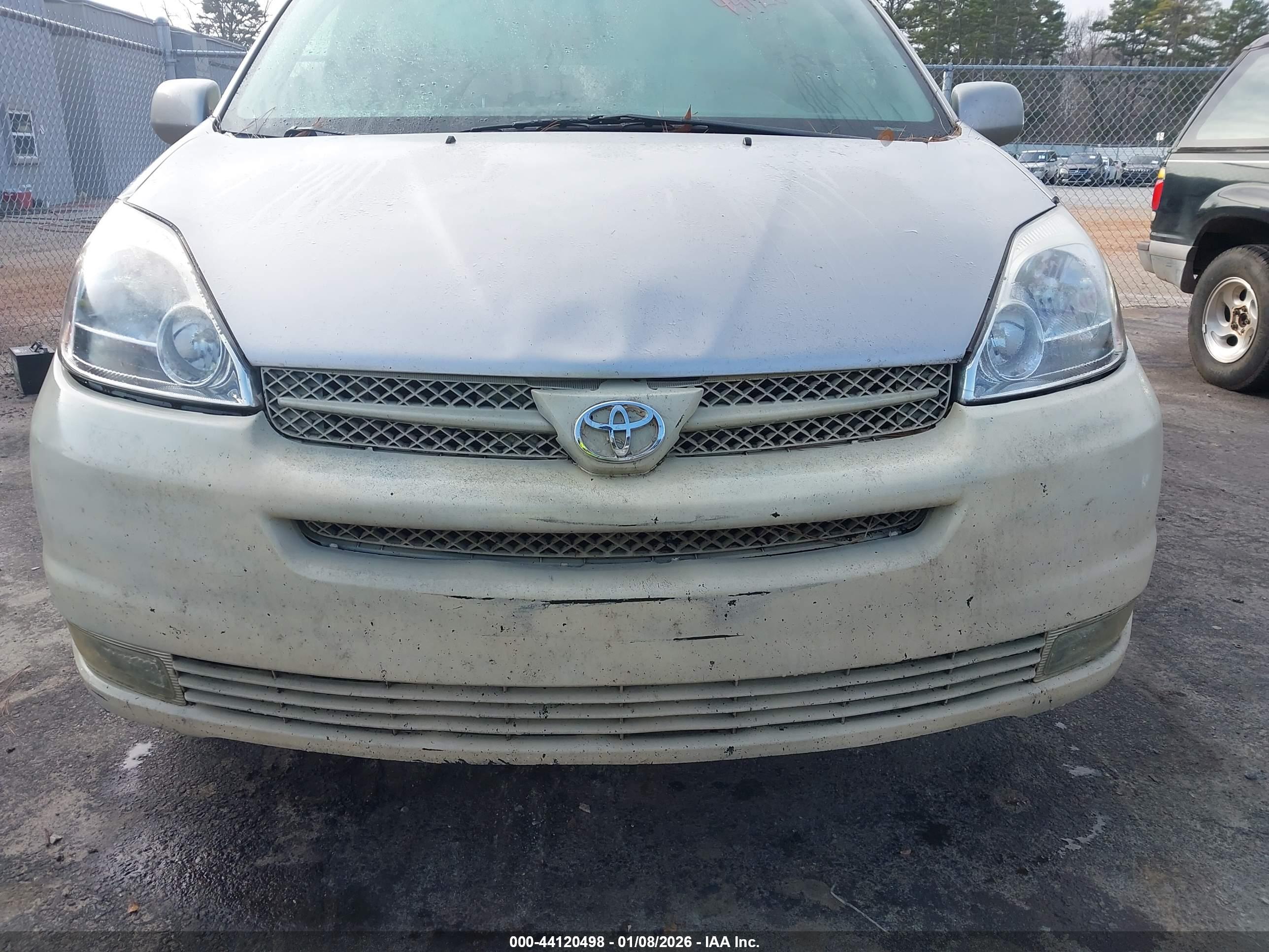 TOYOTA SIENNA image 6