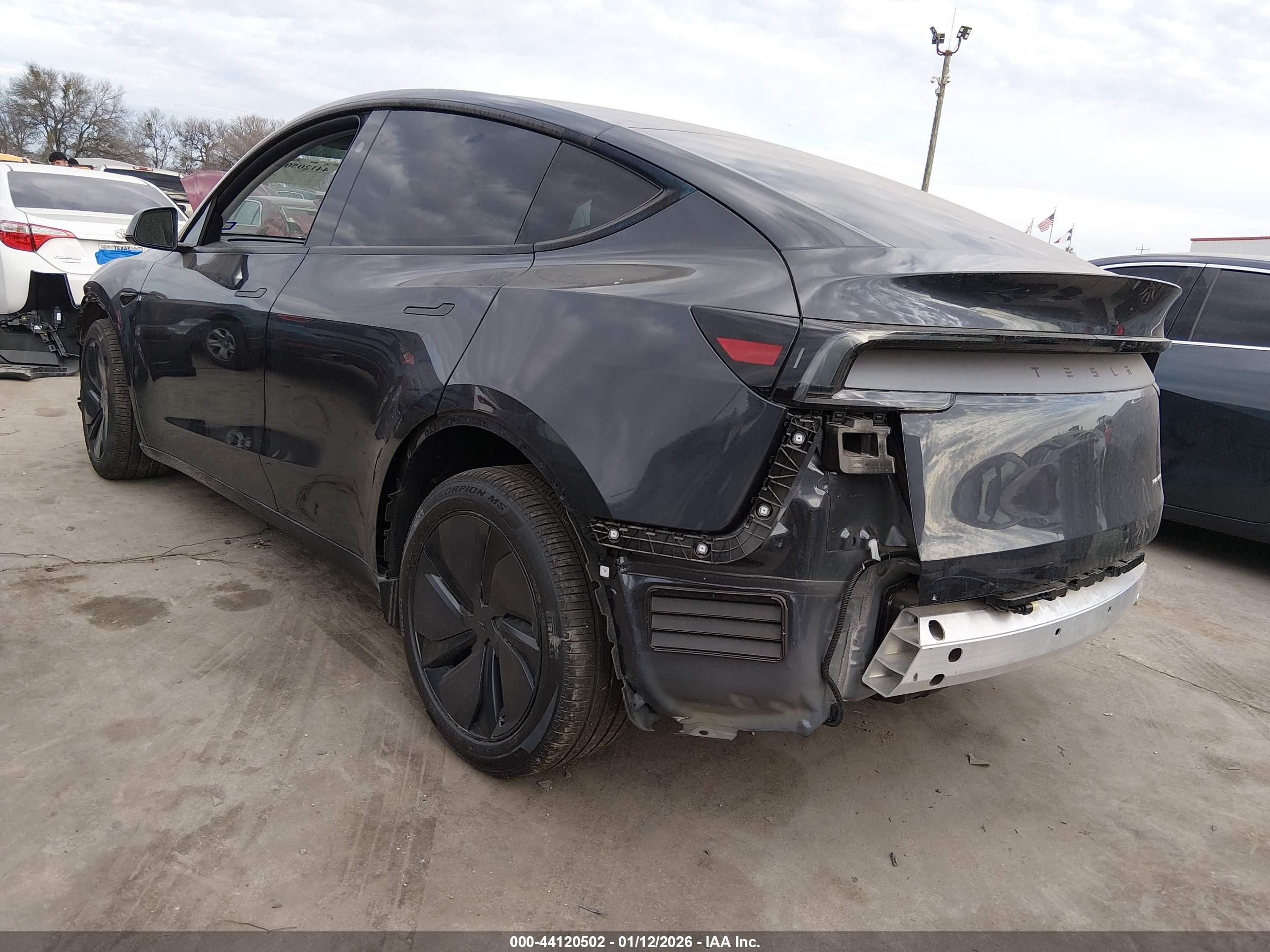 TESLA MODEL image 3