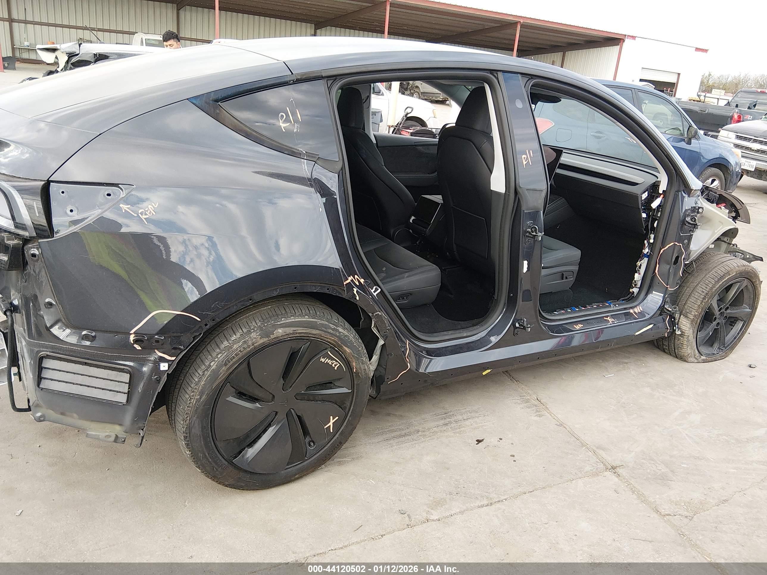 TESLA MODEL image 6