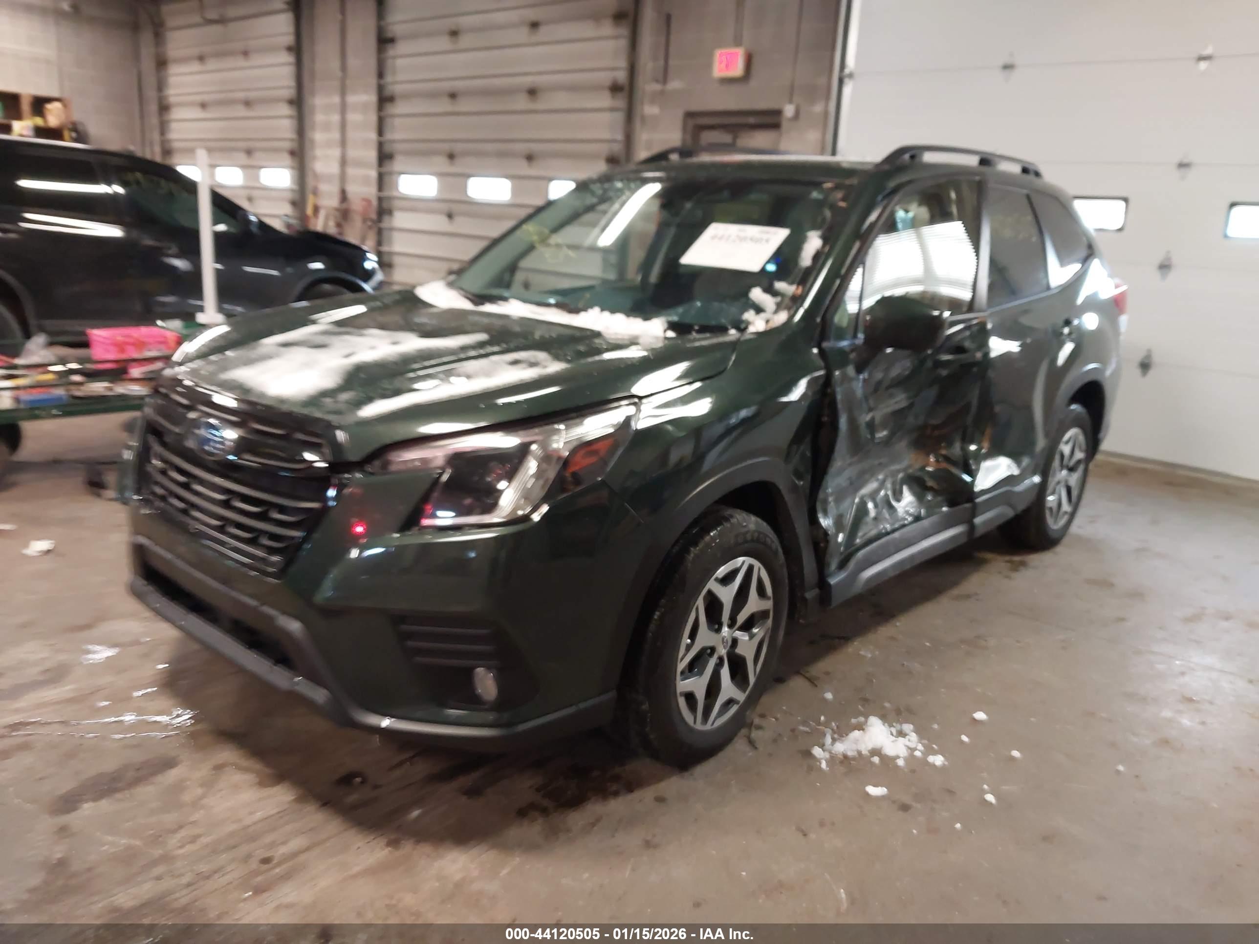 SUBARU FORESTER image 2