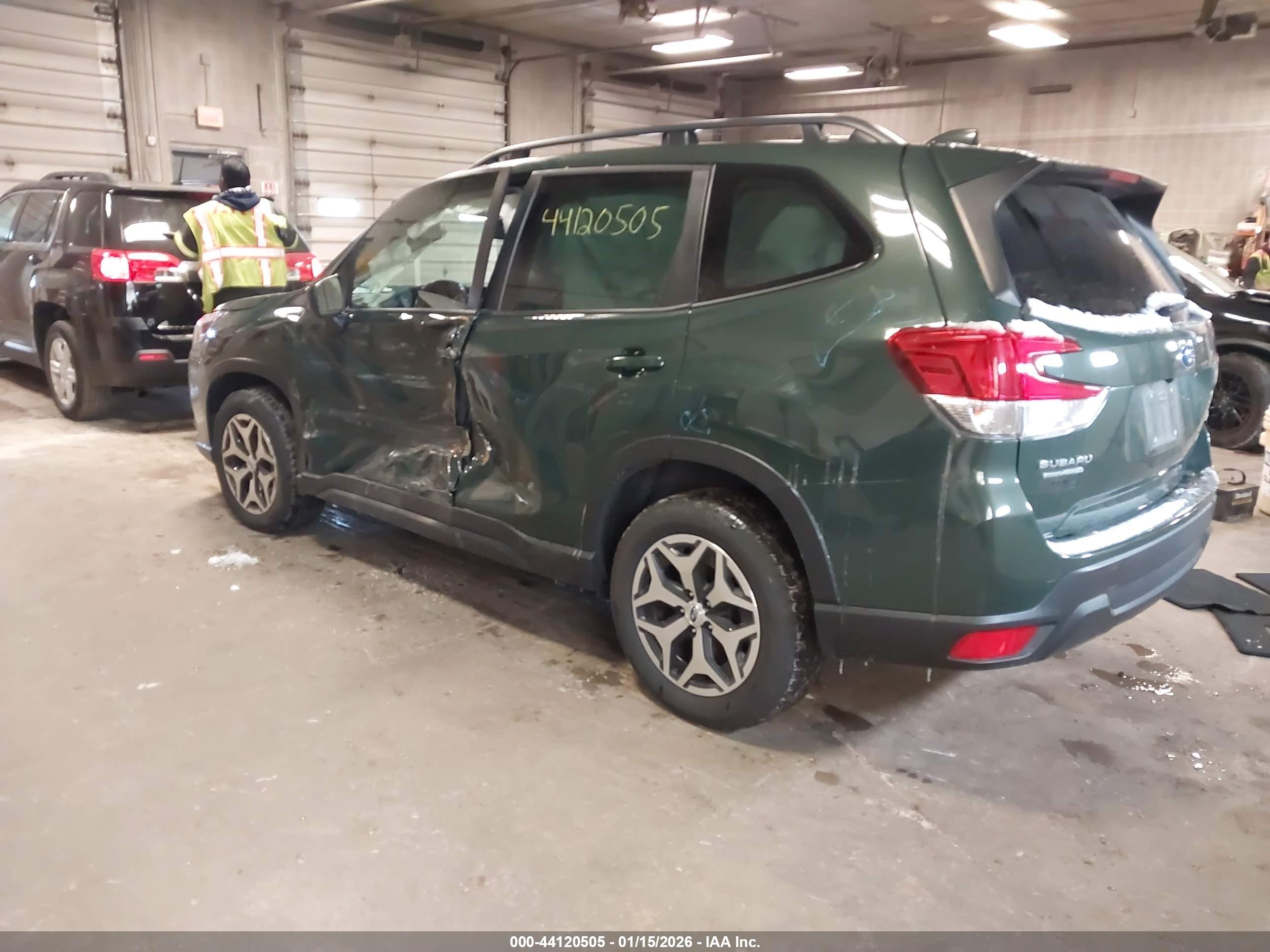 SUBARU FORESTER image 3
