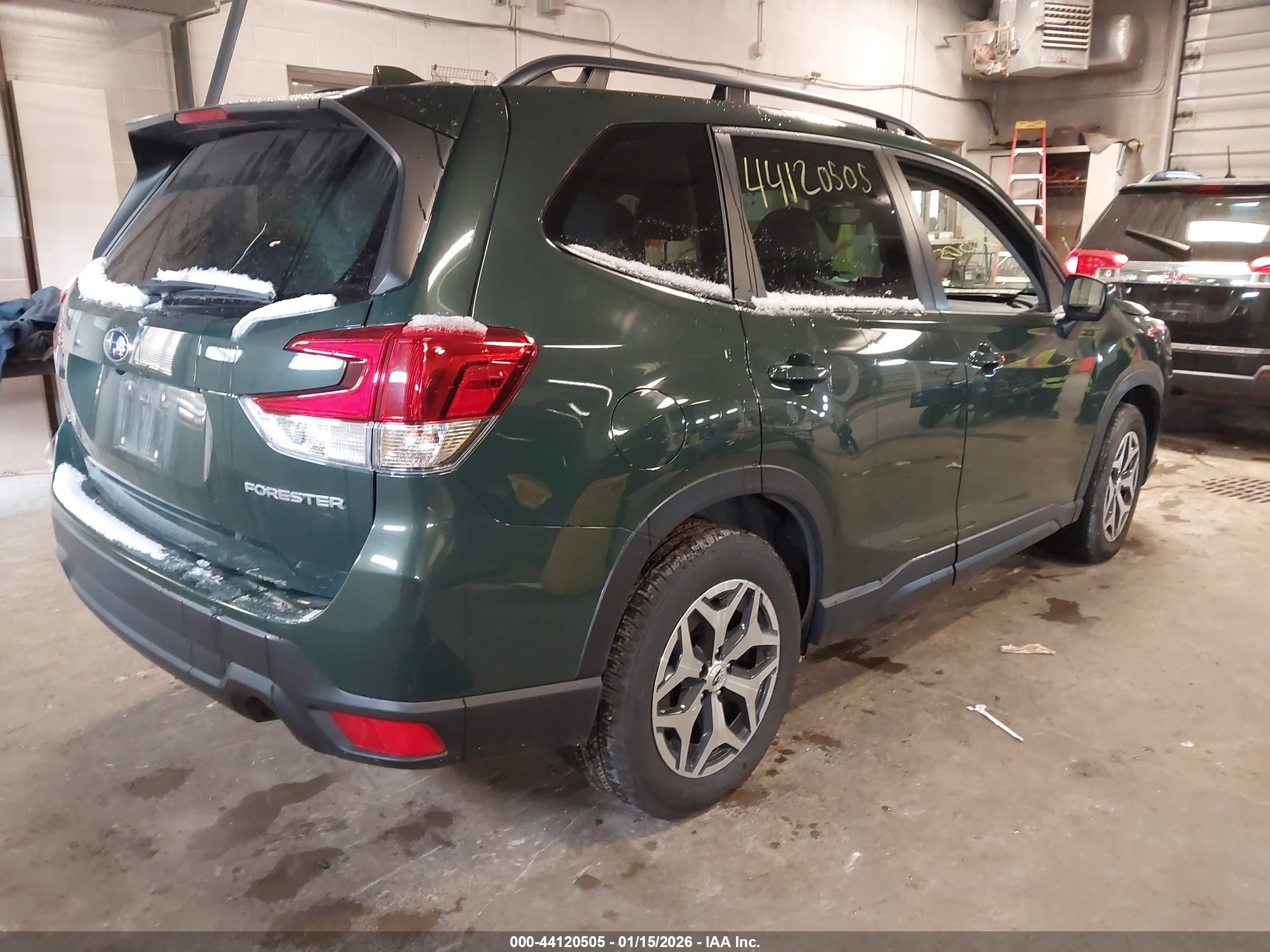 SUBARU FORESTER image 4