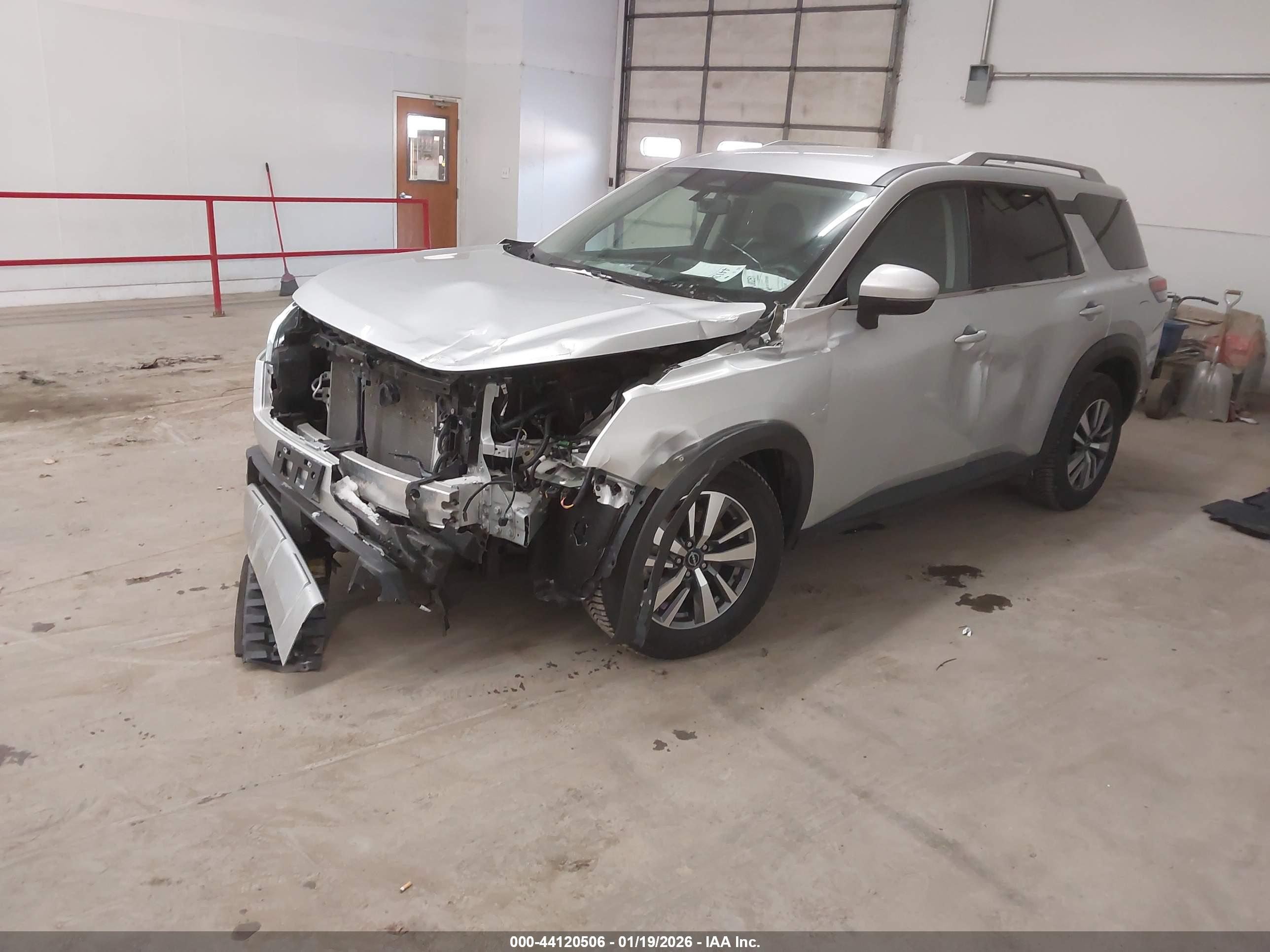 NISSAN PATHFINDER image 2