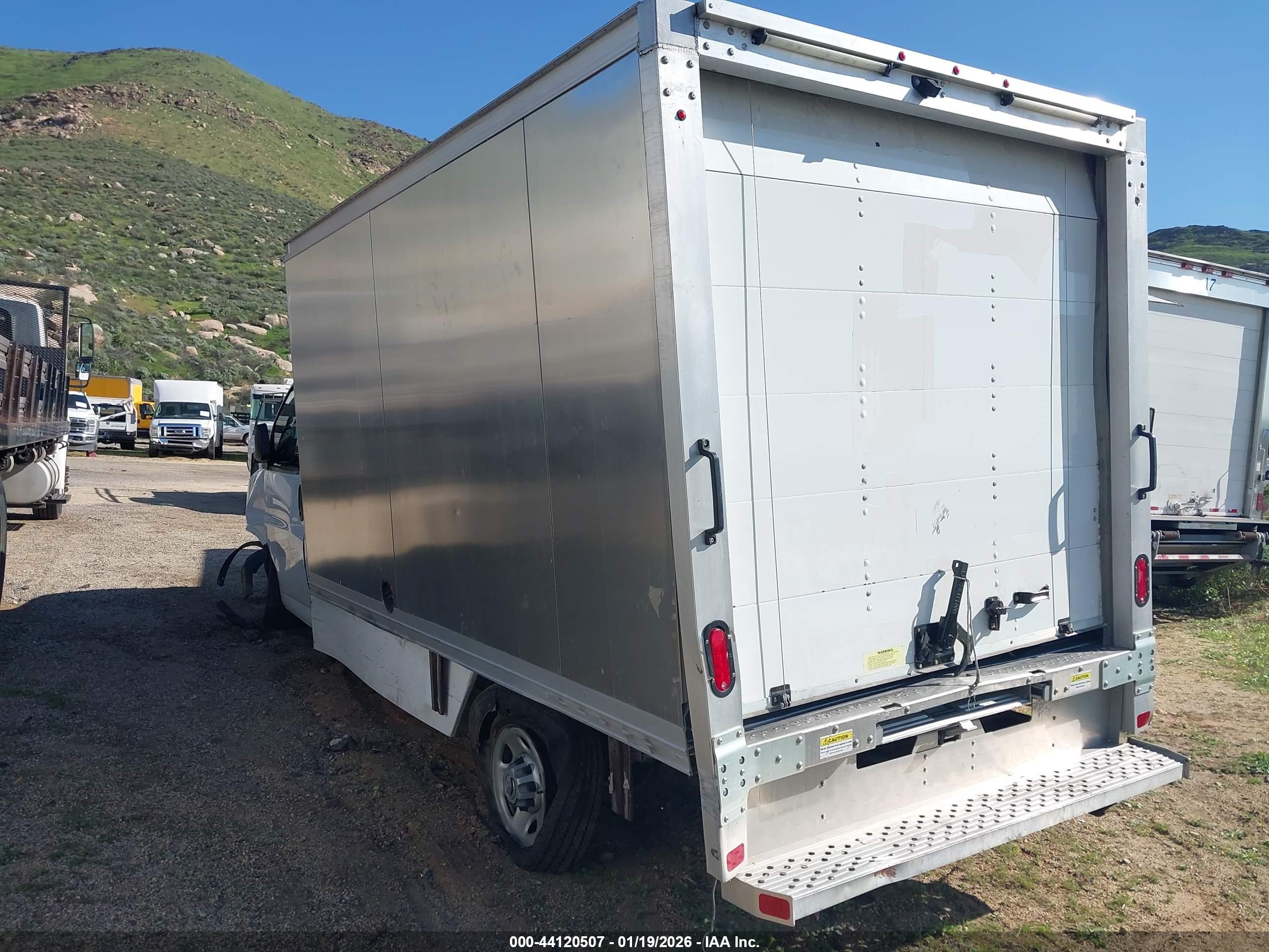 CHEVROLET EXPRESS image 3