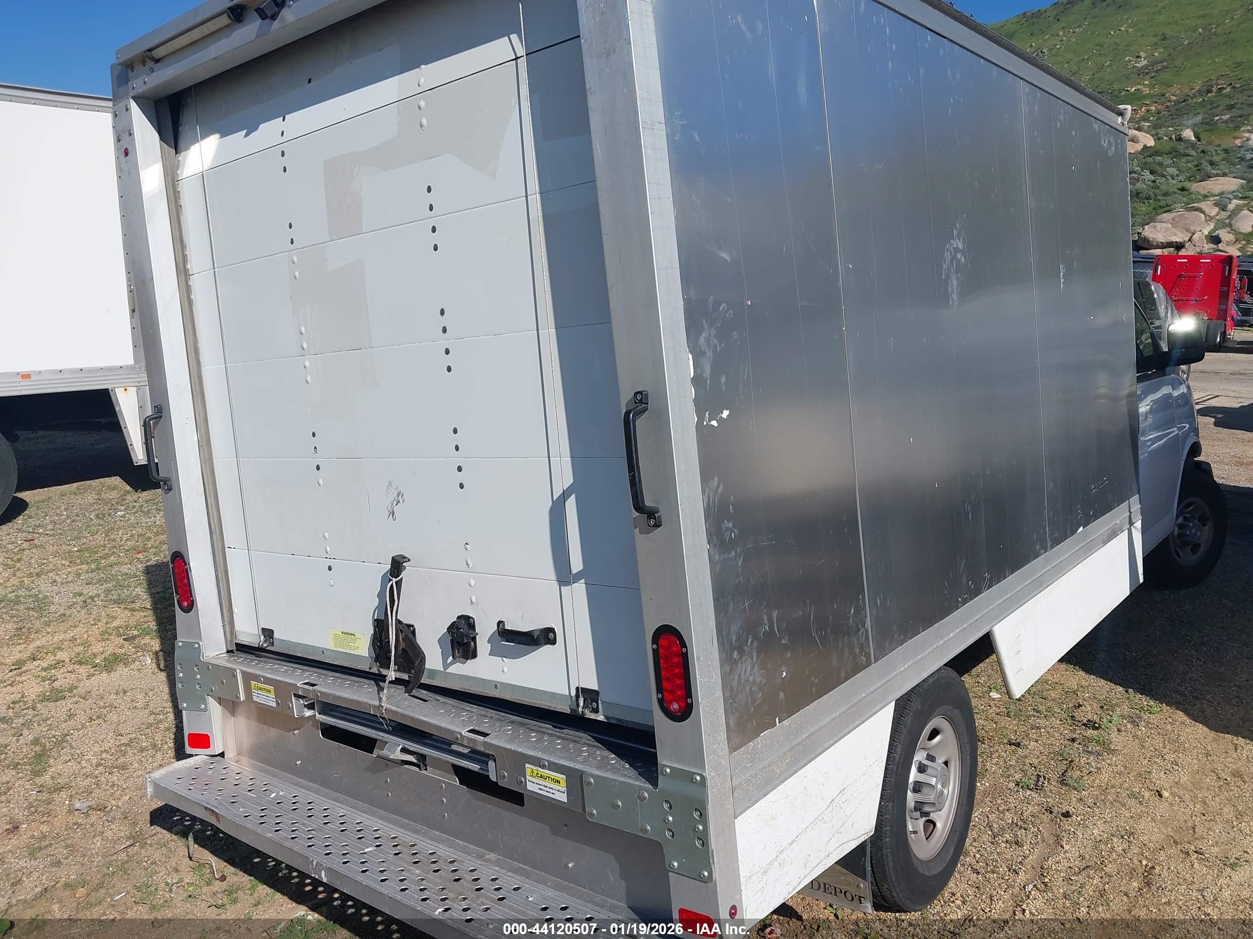 CHEVROLET EXPRESS image 4