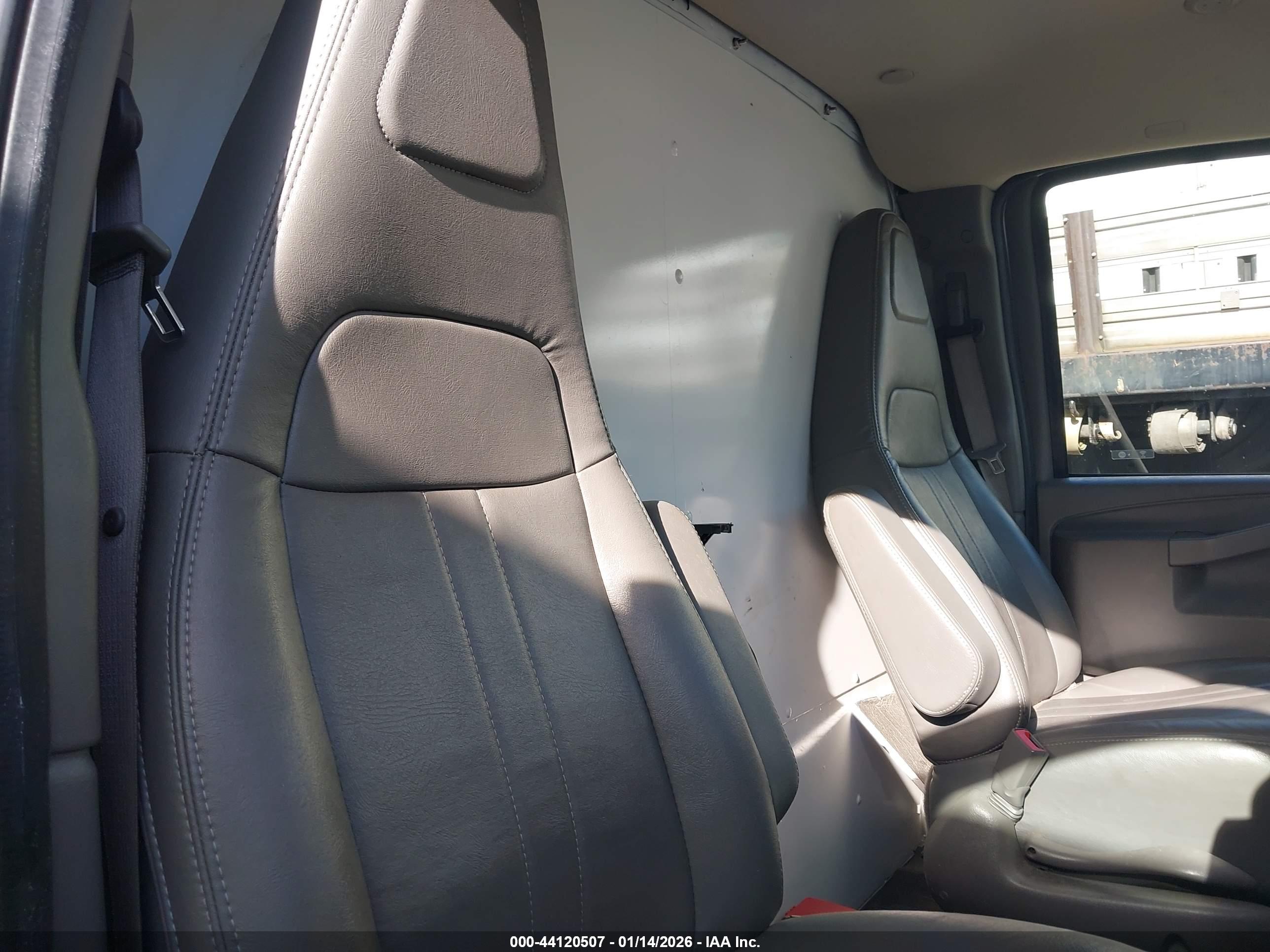 CHEVROLET EXPRESS image 7