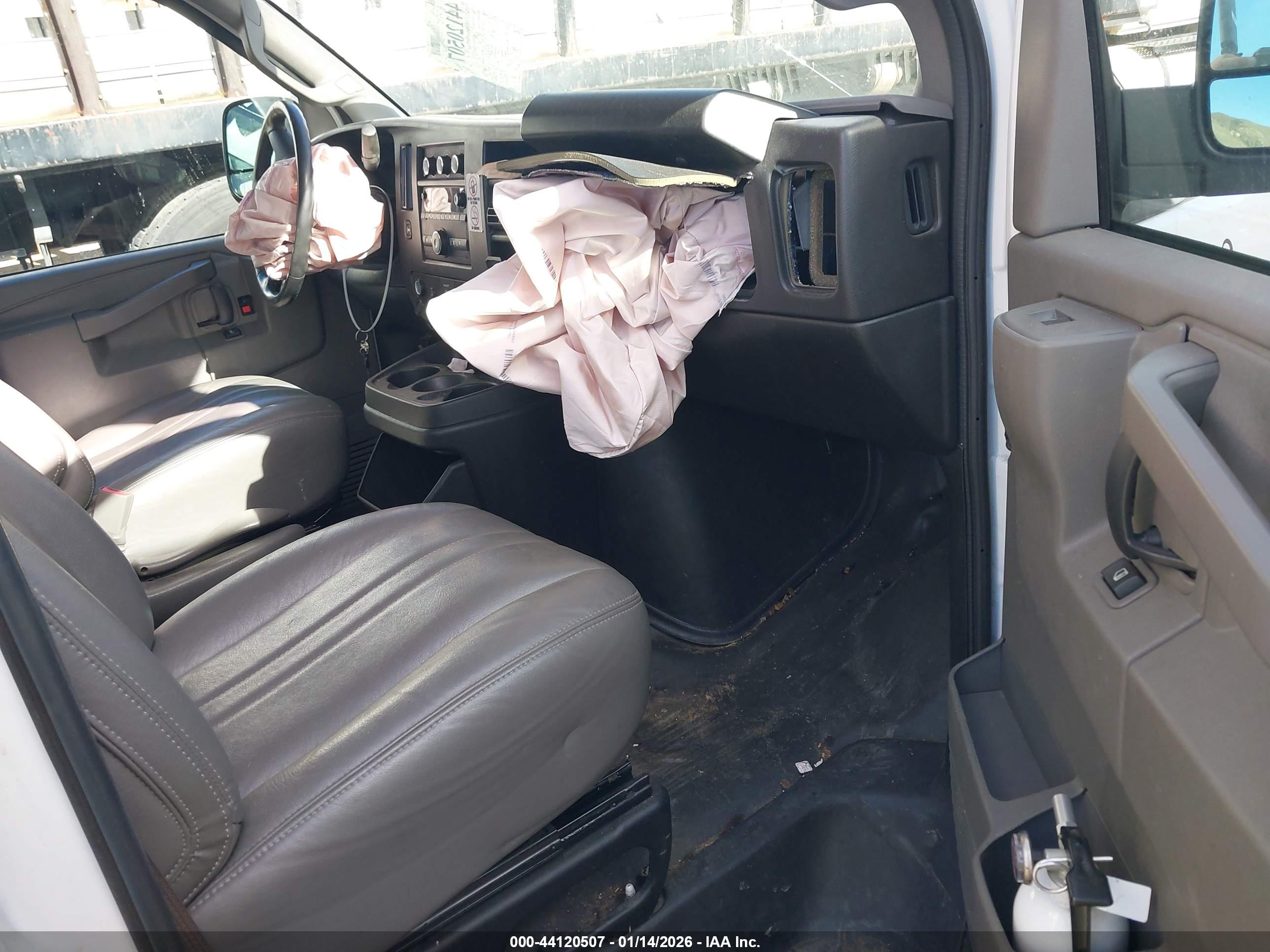 CHEVROLET EXPRESS image 8