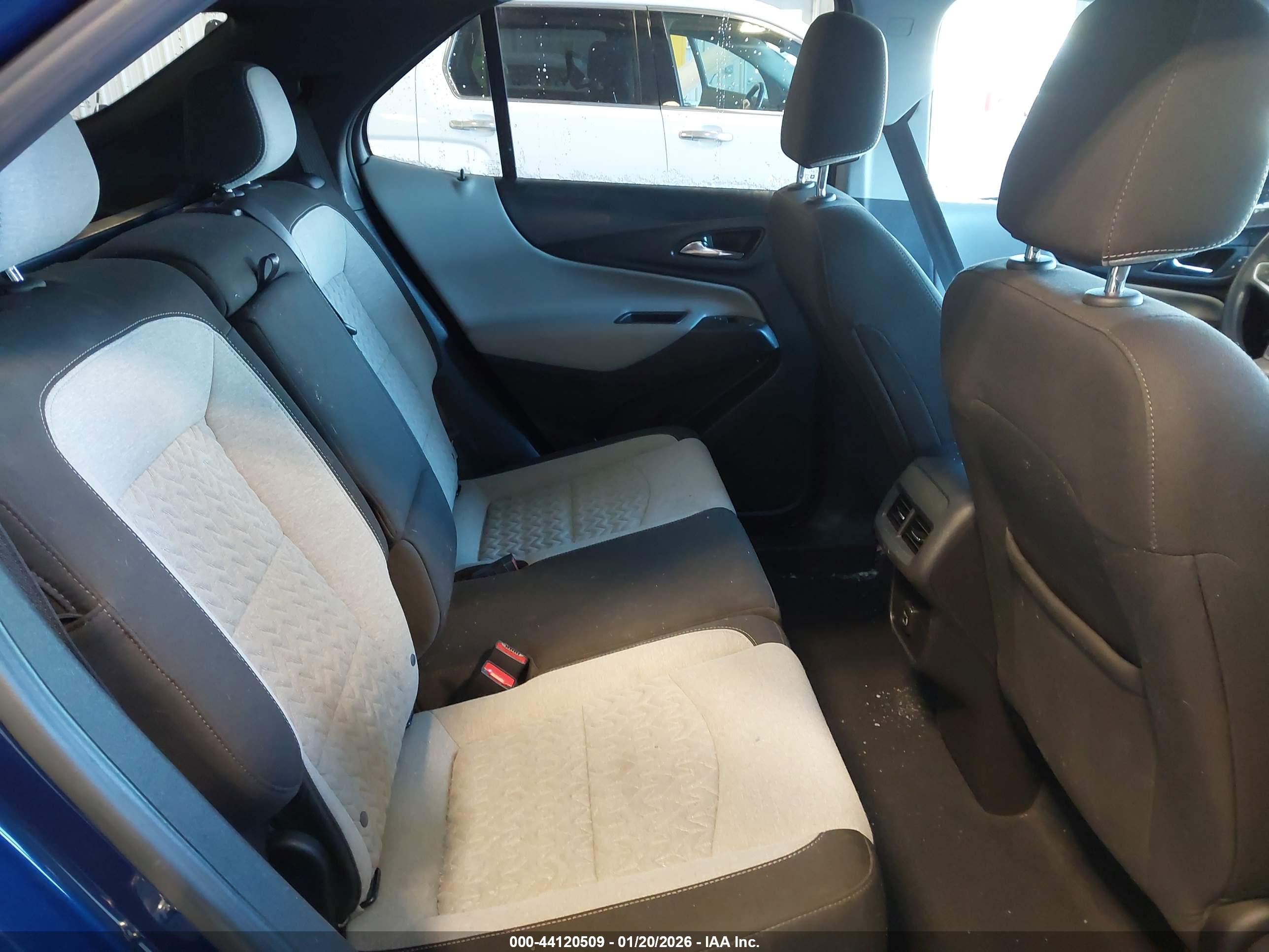 CHEVROLET EQUINOX image 8