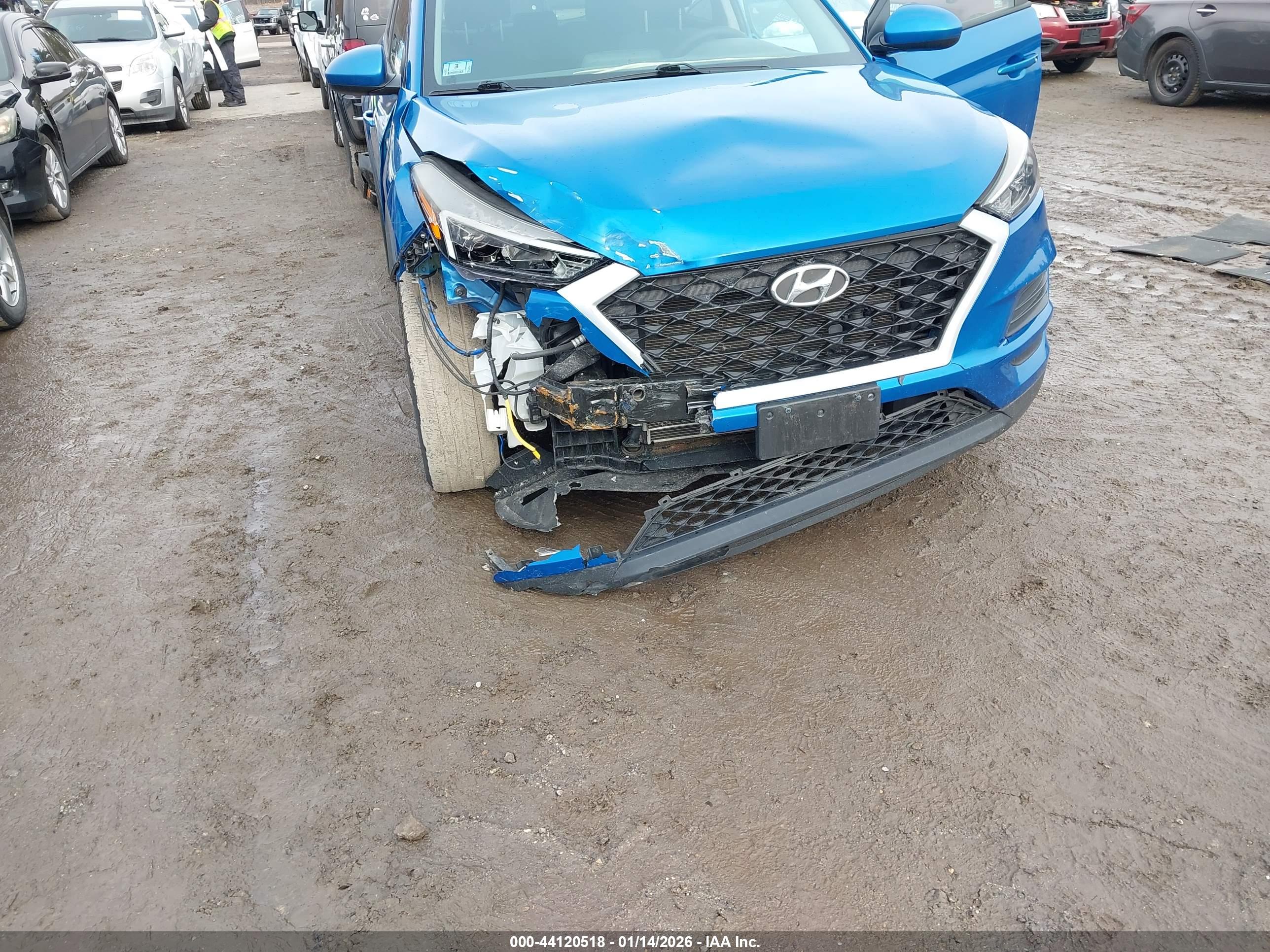 HYUNDAI TUCSON image 6