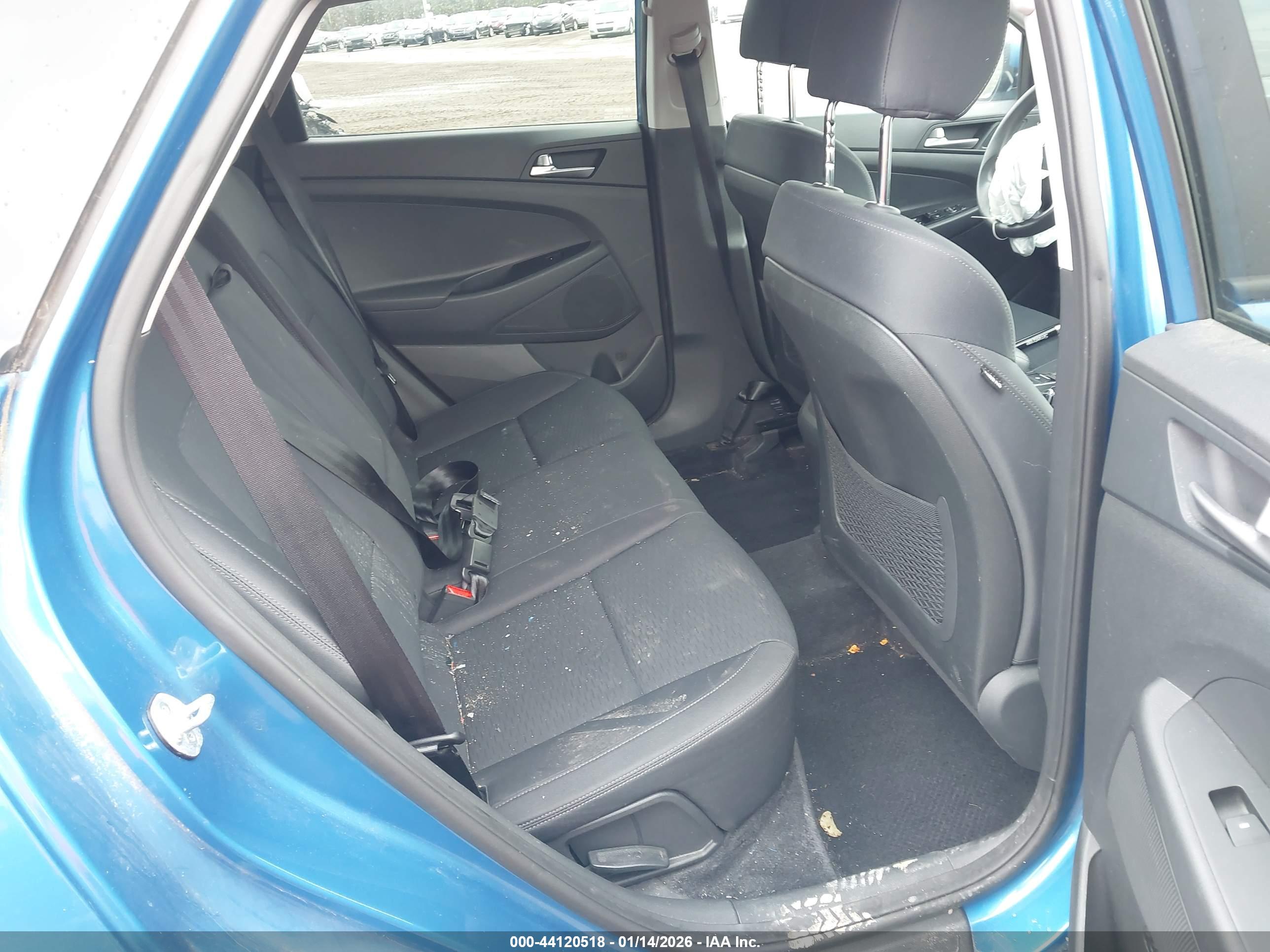 HYUNDAI TUCSON image 8