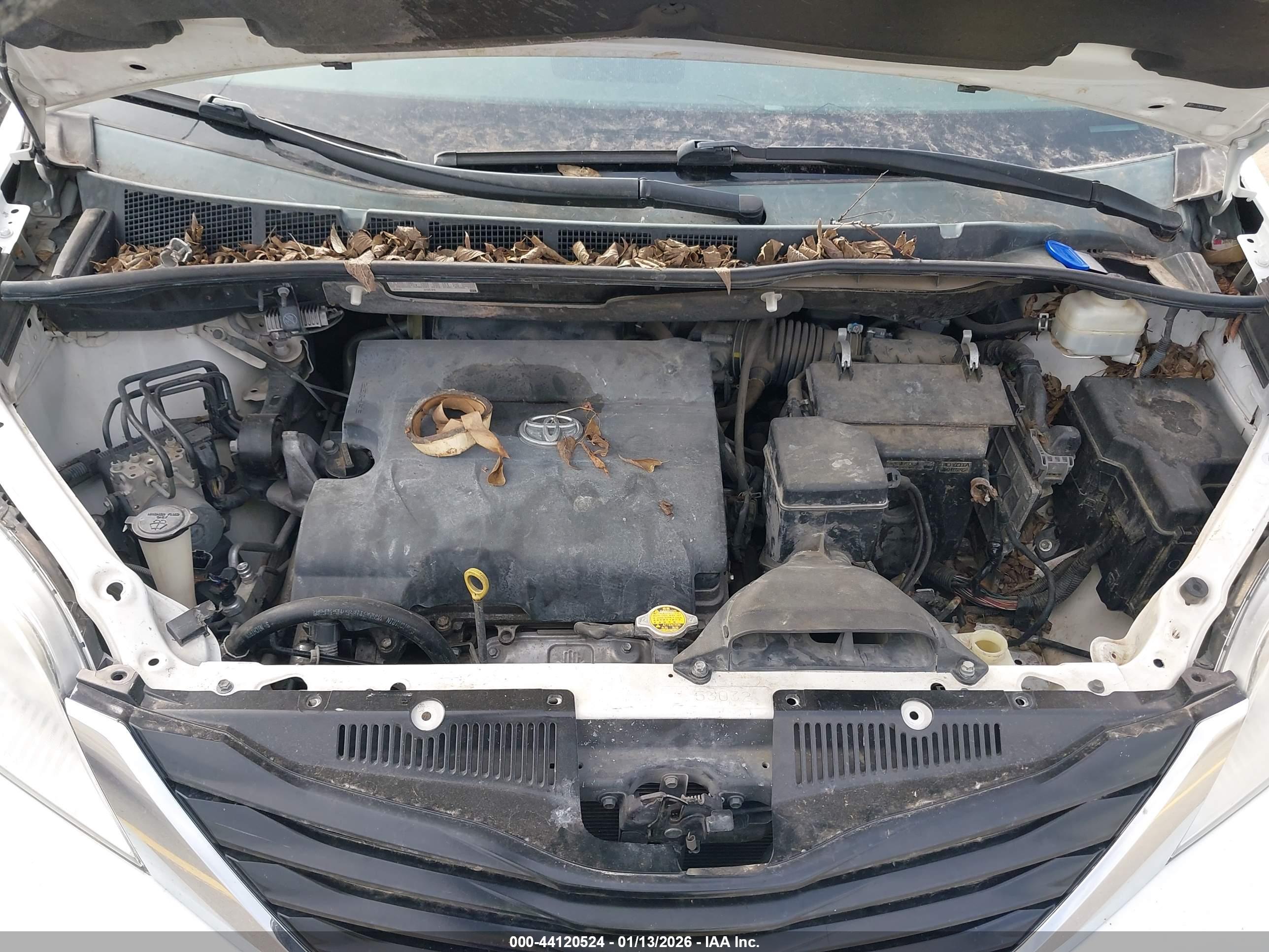 TOYOTA SIENNA image 10