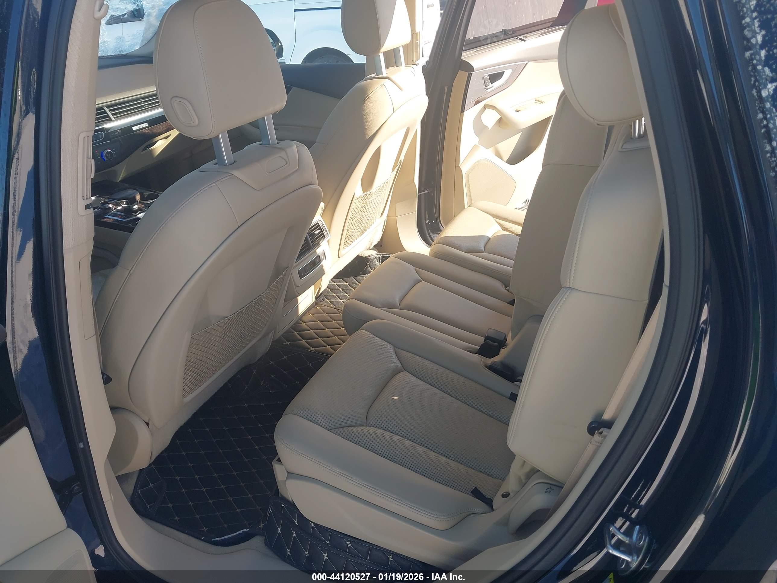 AUDI Q7 image 8