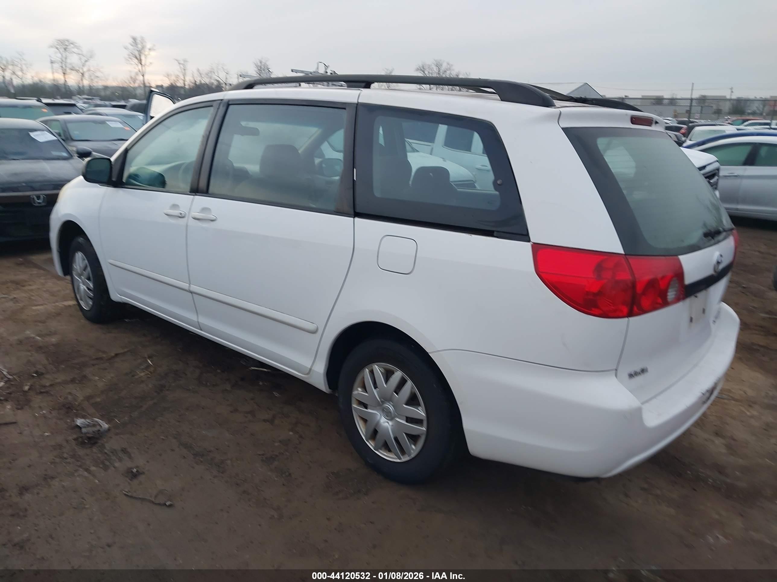 TOYOTA SIENNA image 3