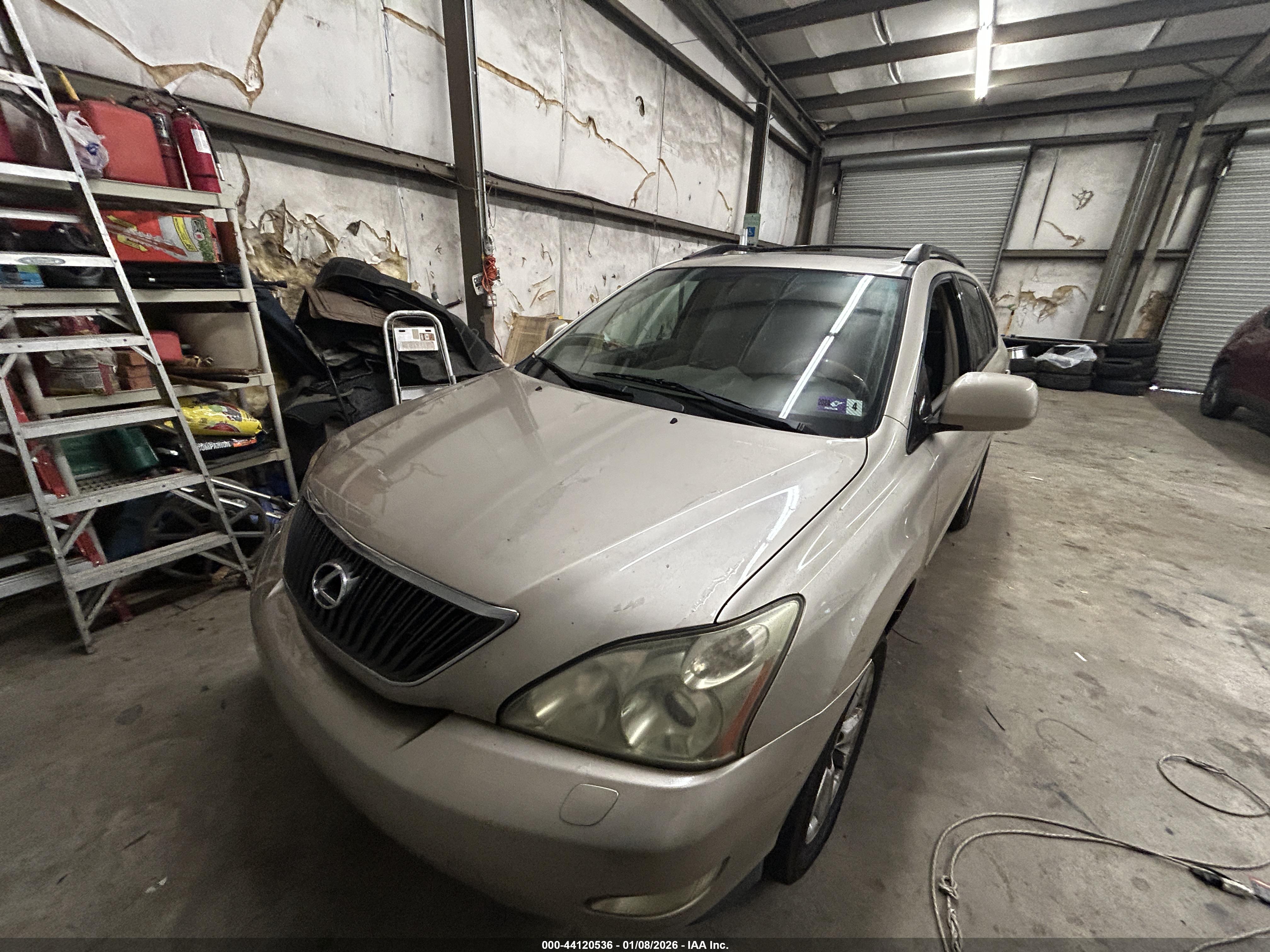 LEXUS RX image 2