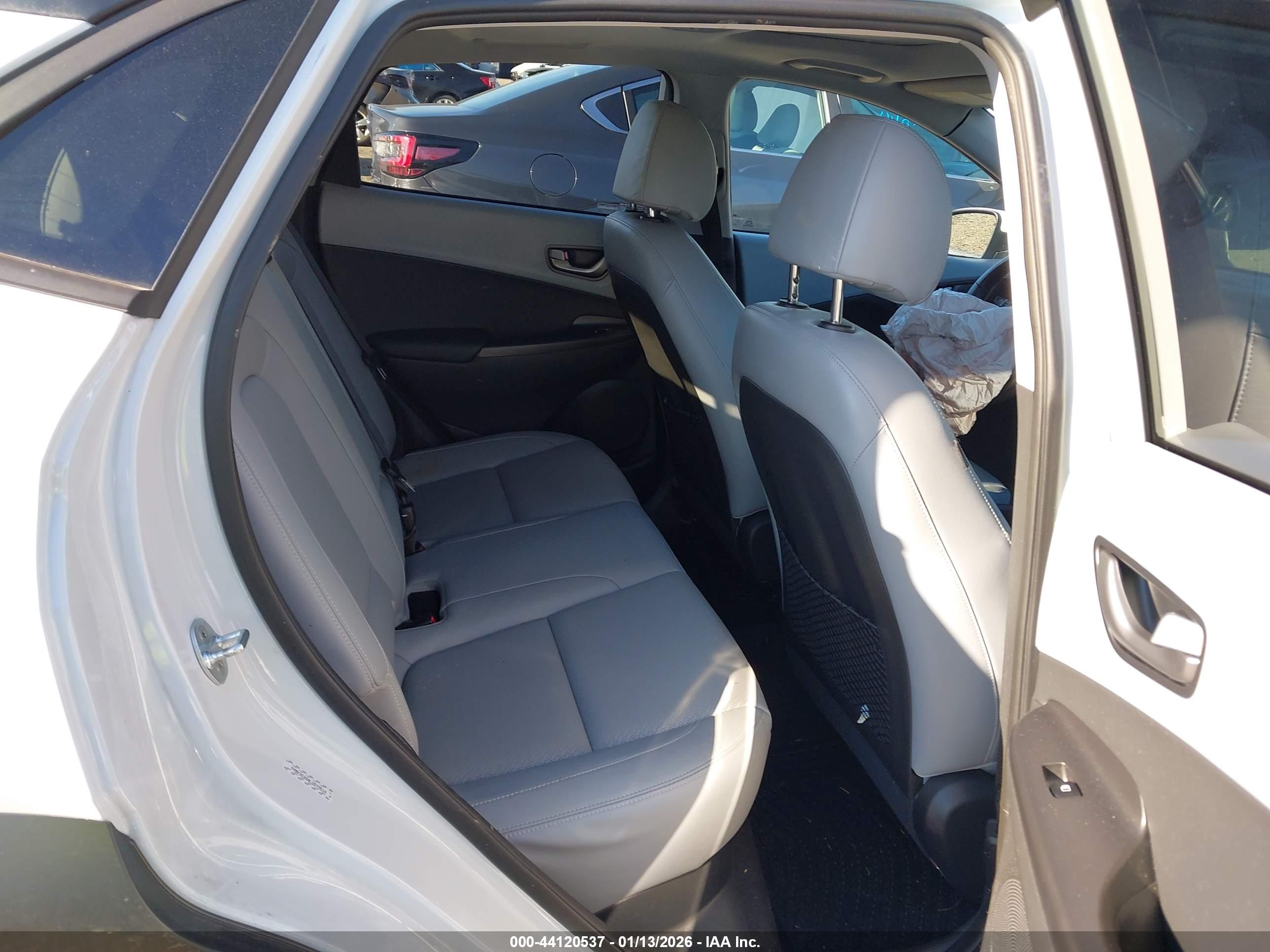 HYUNDAI KONA image 8