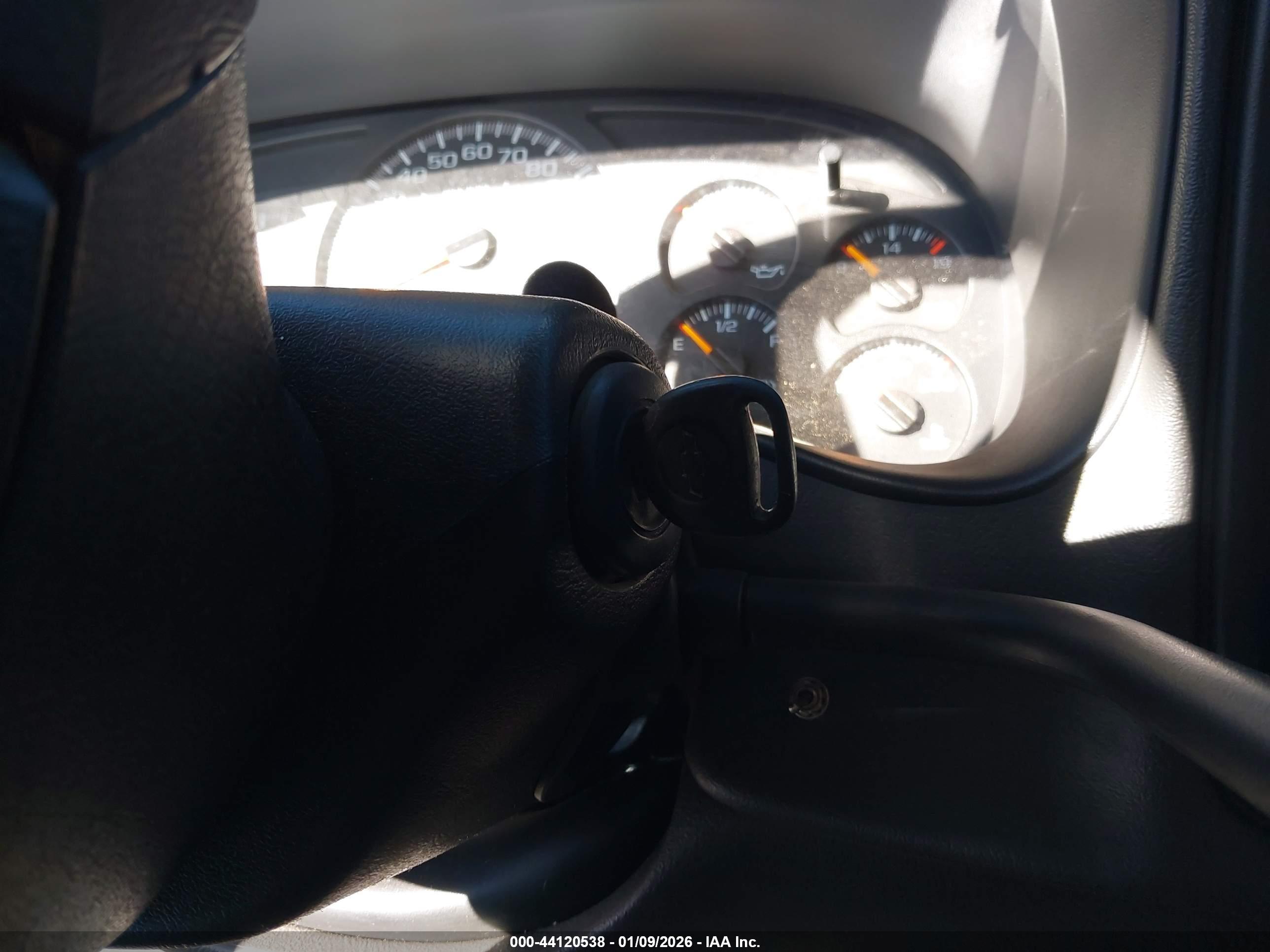 CHEVROLET SILVERADO image 11