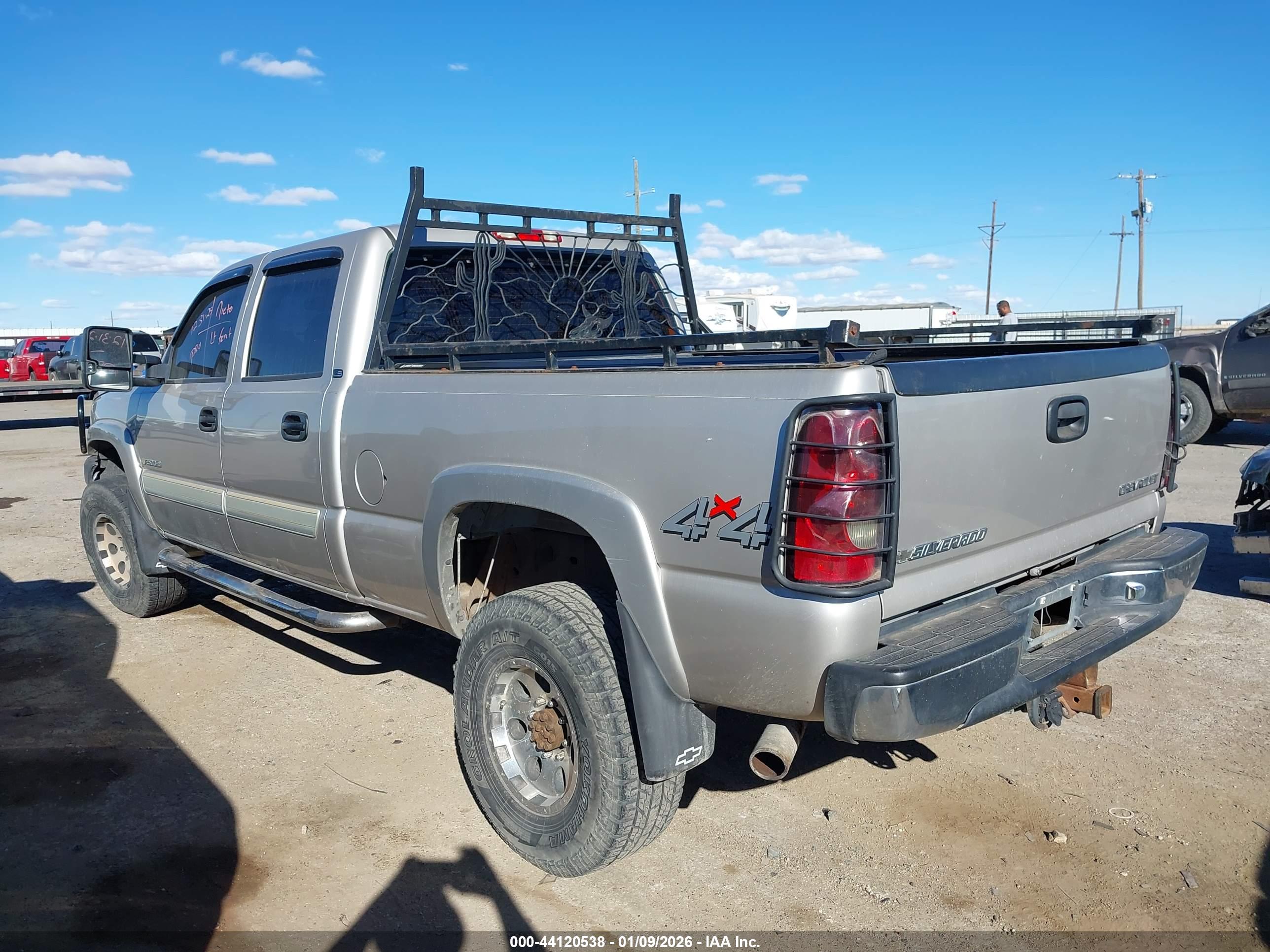 CHEVROLET SILVERADO image 3
