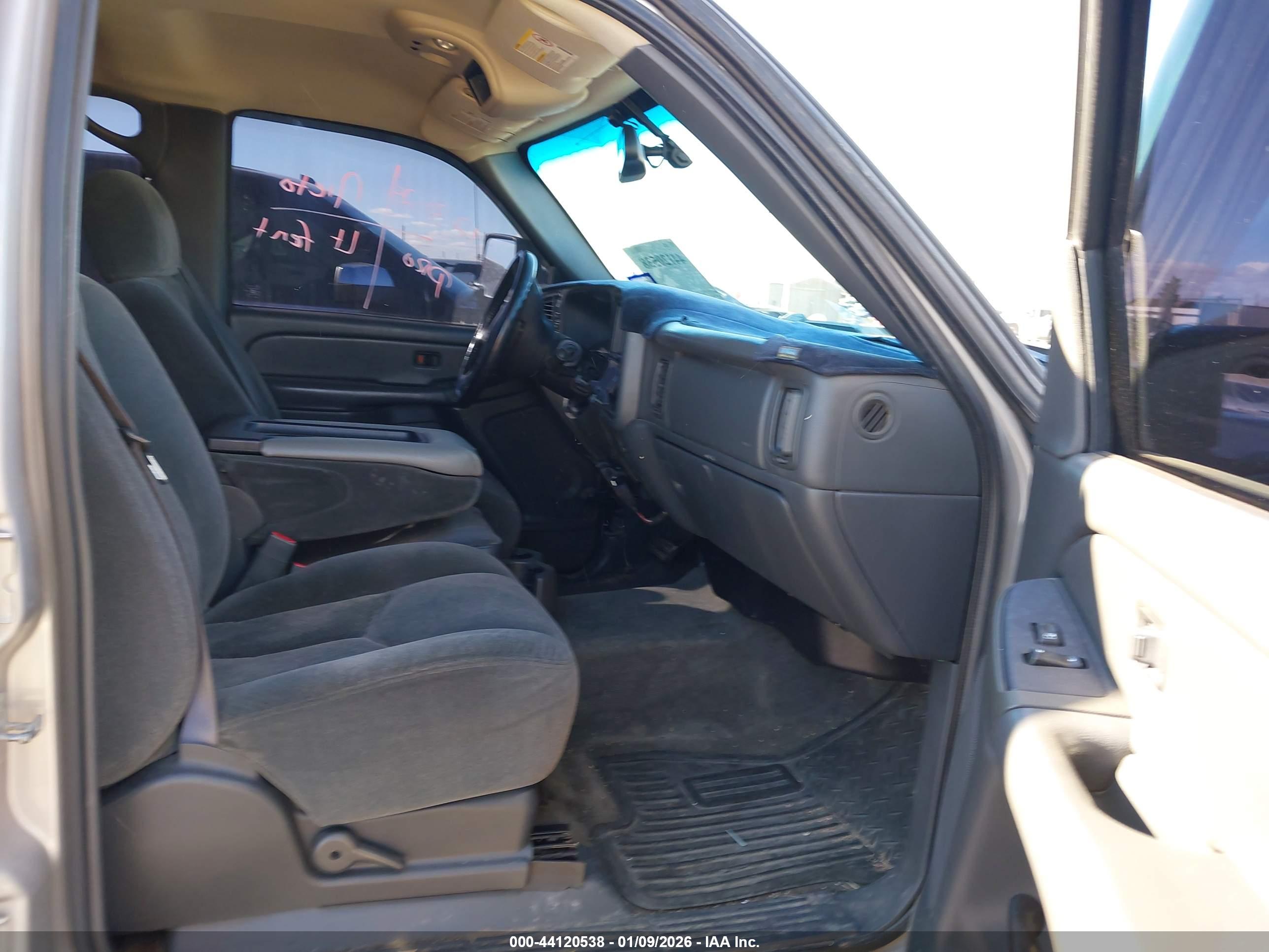 CHEVROLET SILVERADO image 5