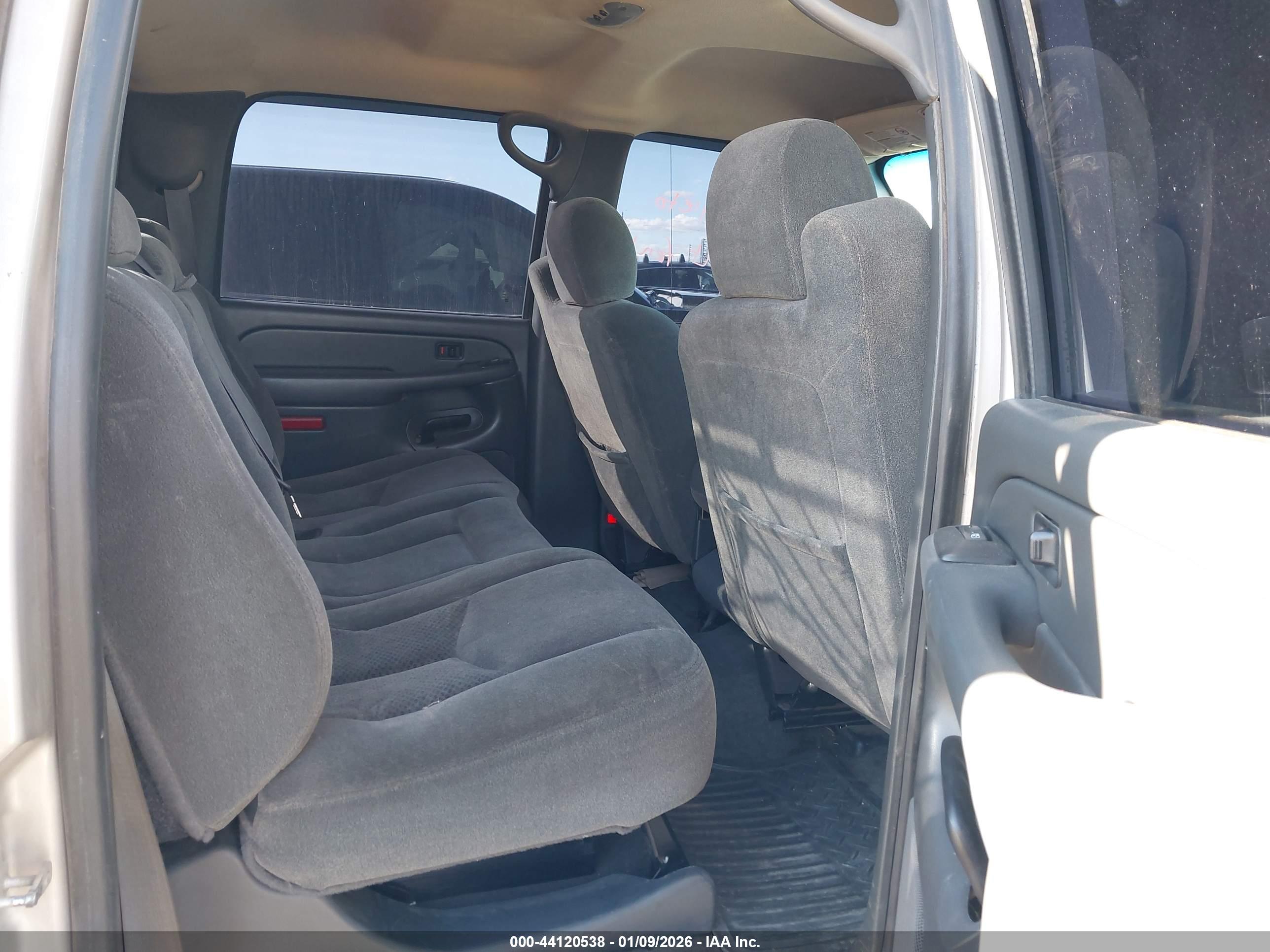 CHEVROLET SILVERADO image 8
