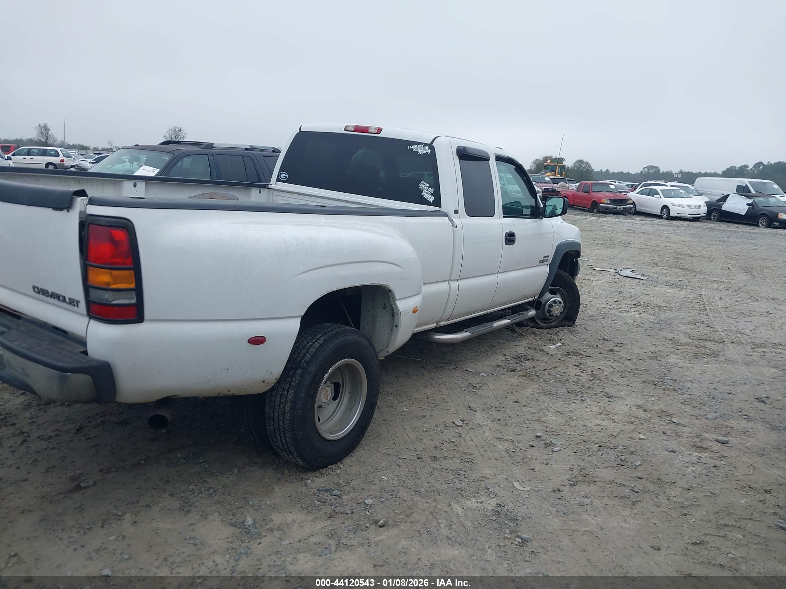 CHEVROLET SILVERADO image 4
