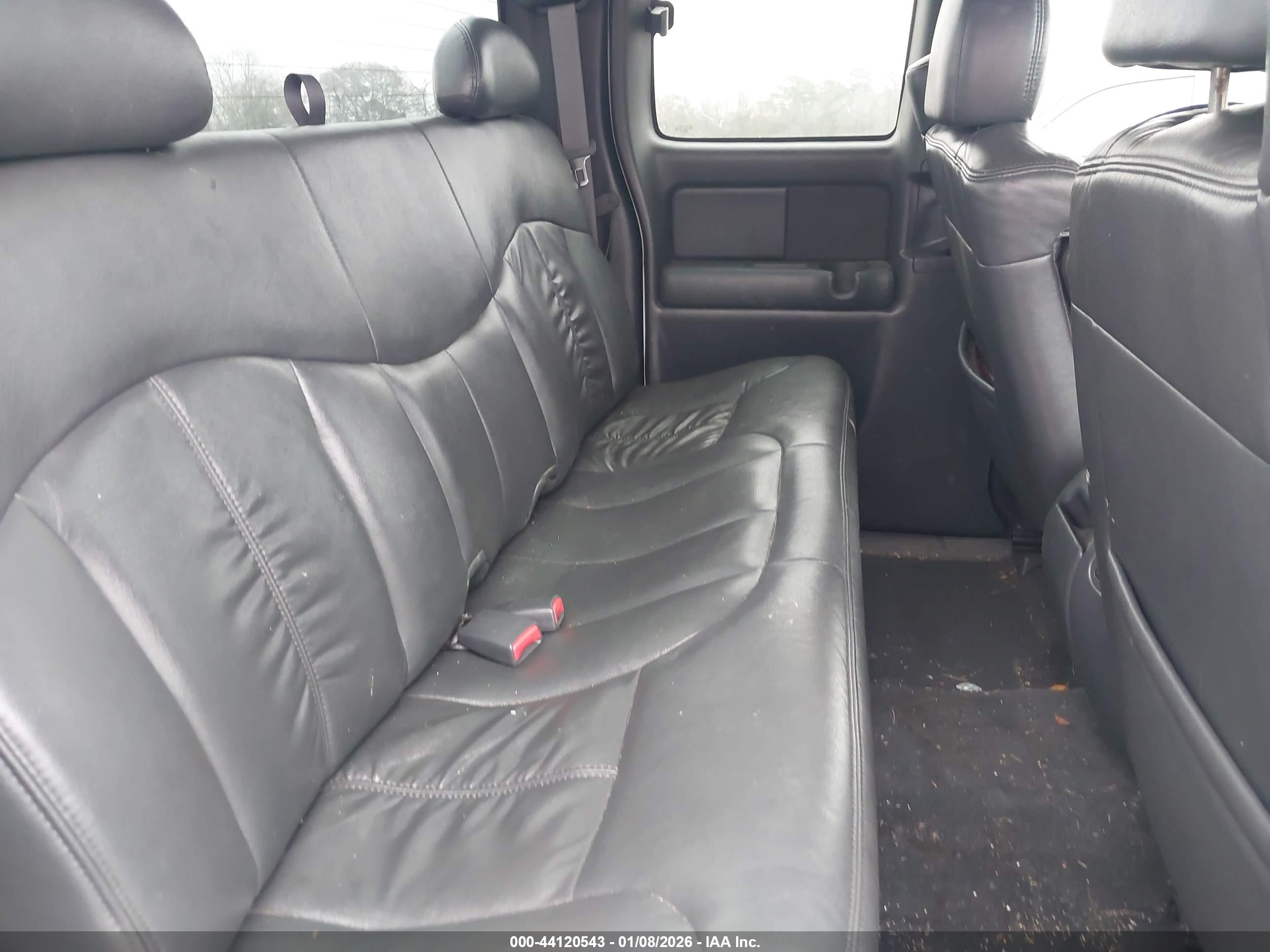 CHEVROLET SILVERADO image 8
